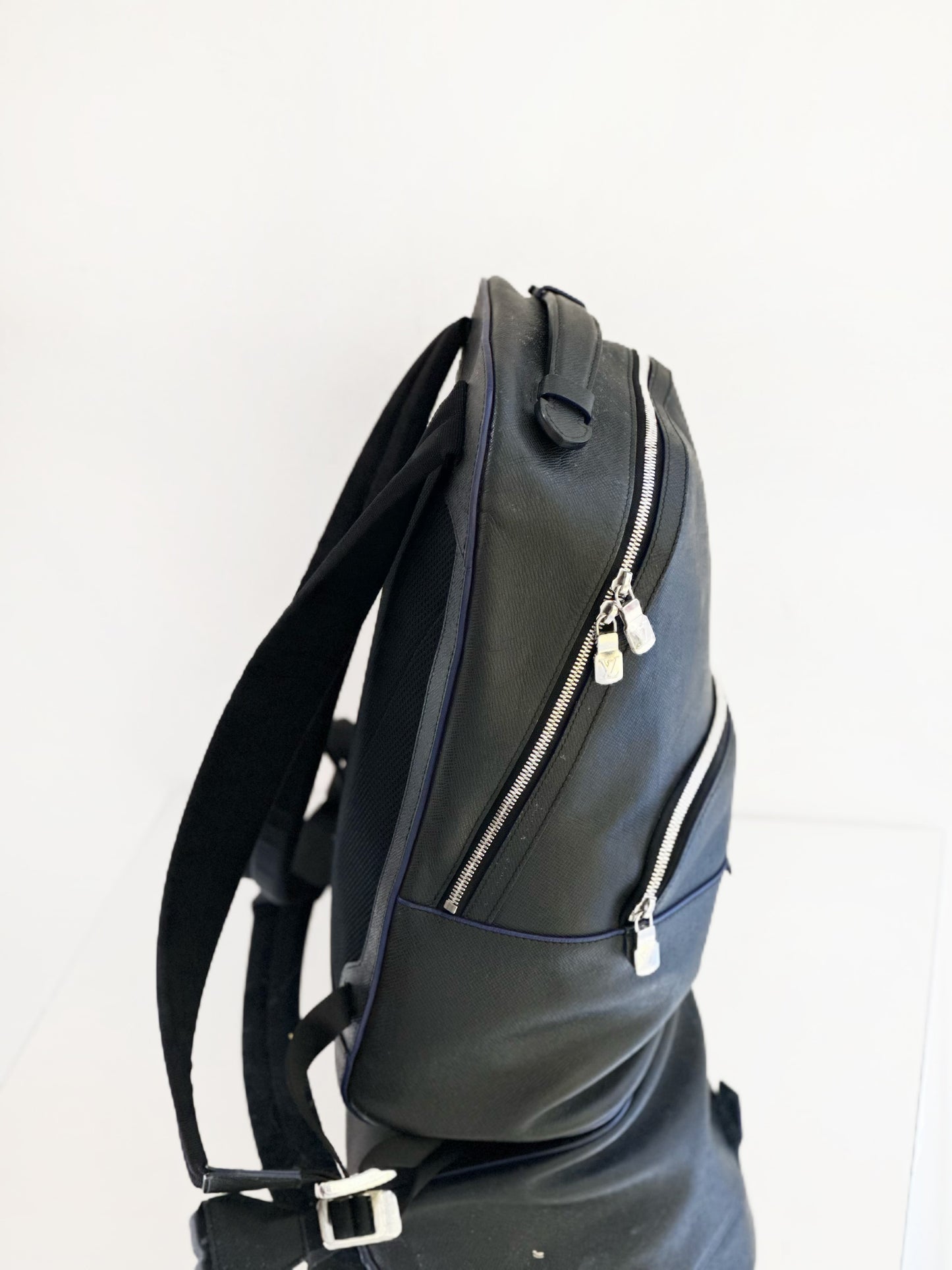 Louis Vuitton - Anton - Leather - Black - (large)