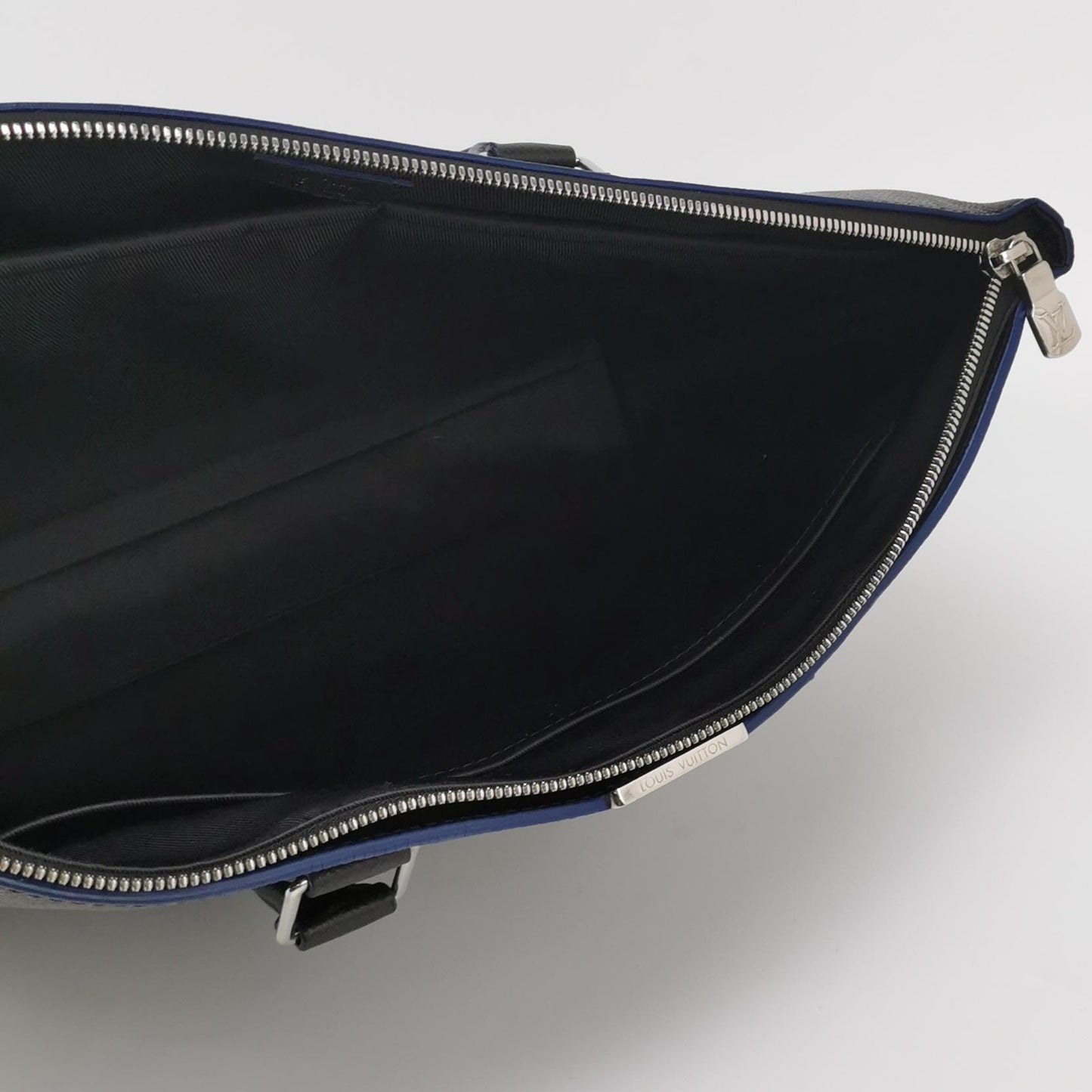 Louis Vuitton - Anton - Leather - Black - (large)