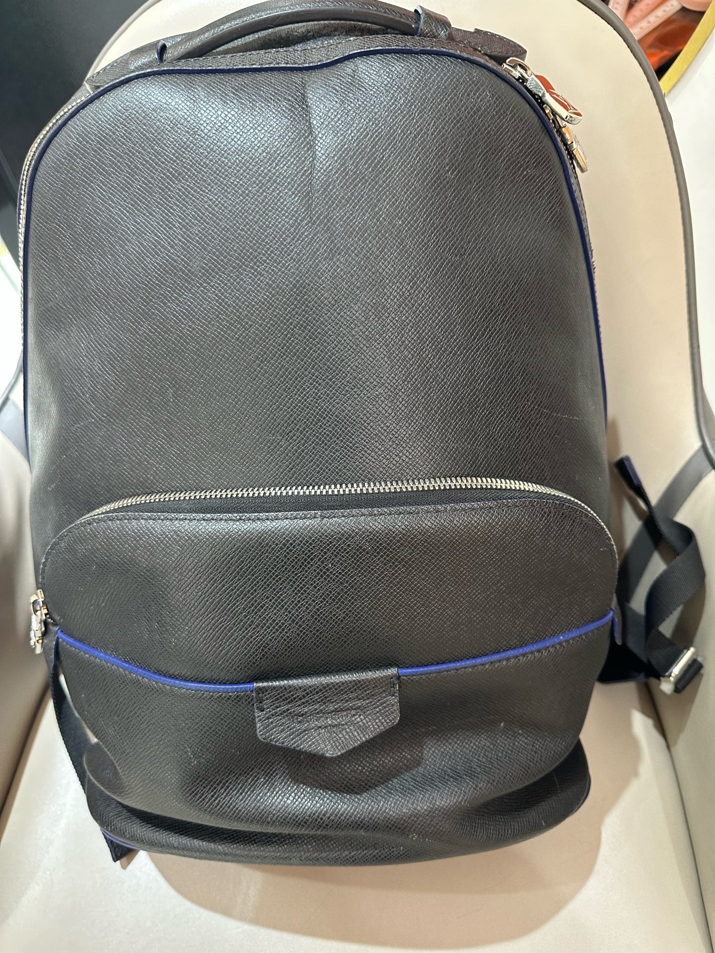 Louis Vuitton - Anton - Leather - Black - (large)