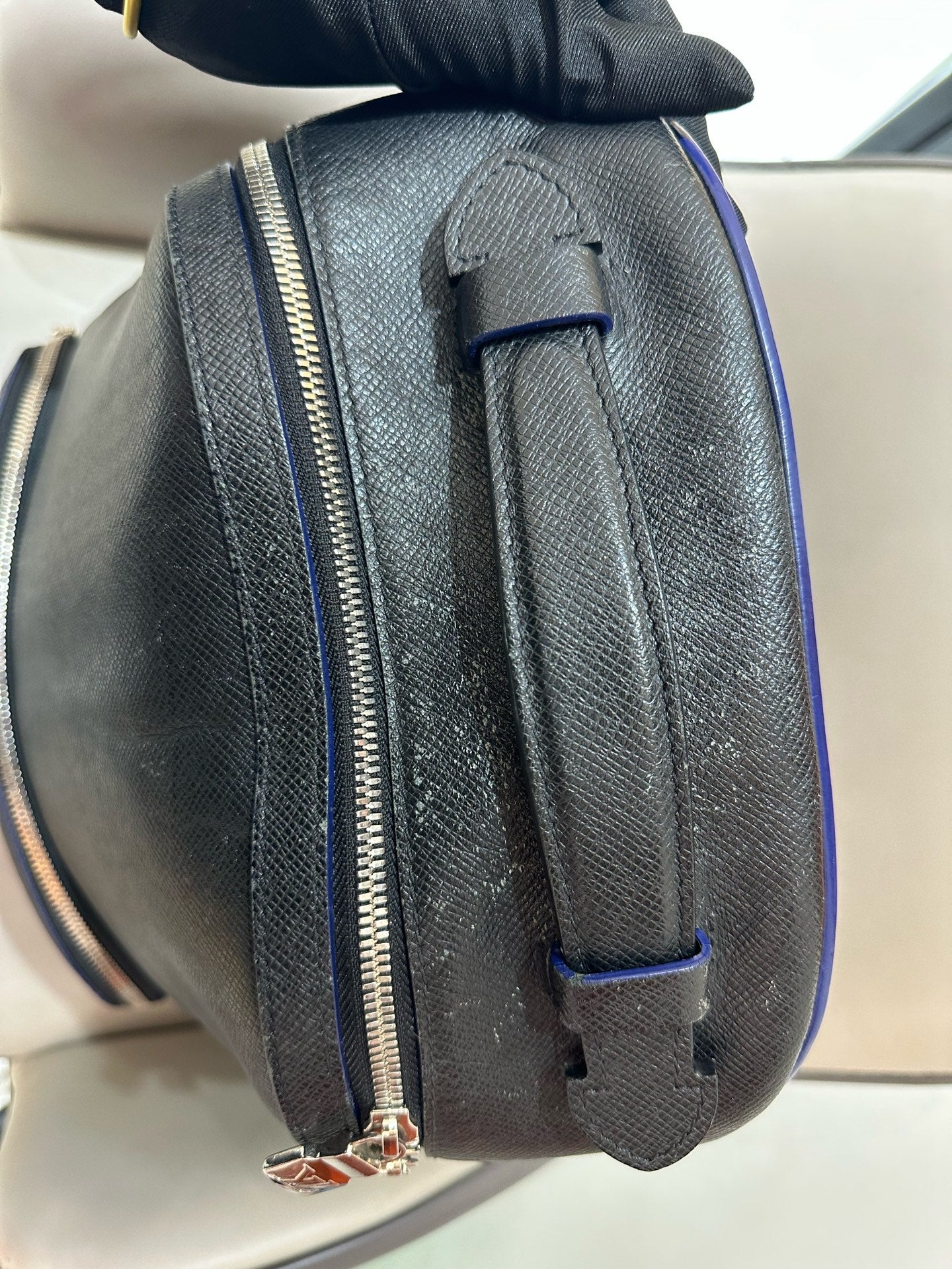 Louis Vuitton - Anton - Leather - Black - (large)