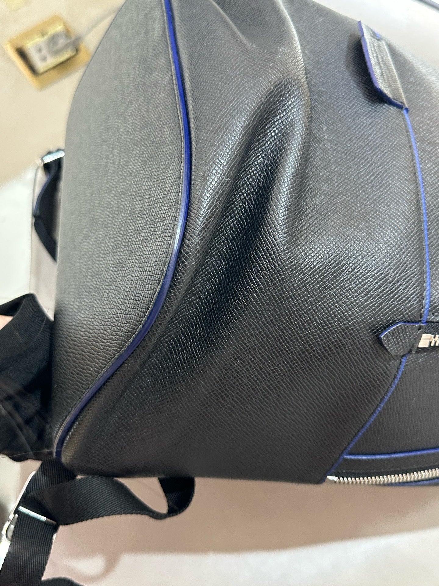 Louis Vuitton - Anton - Leather - Black - (large)
