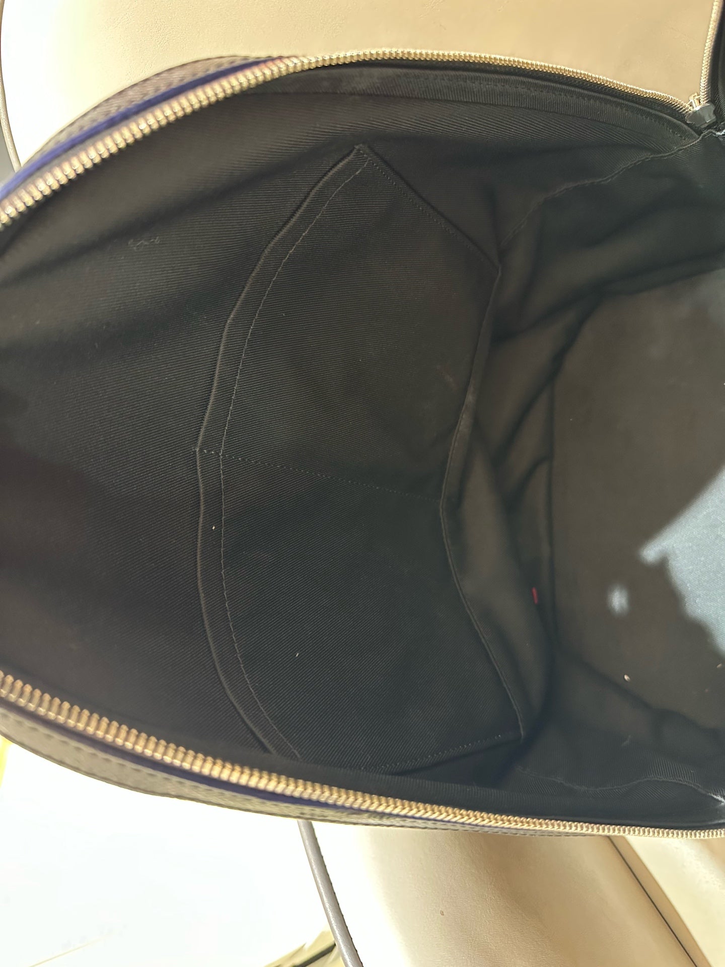 Louis Vuitton - Anton - Leather - Black - (large)