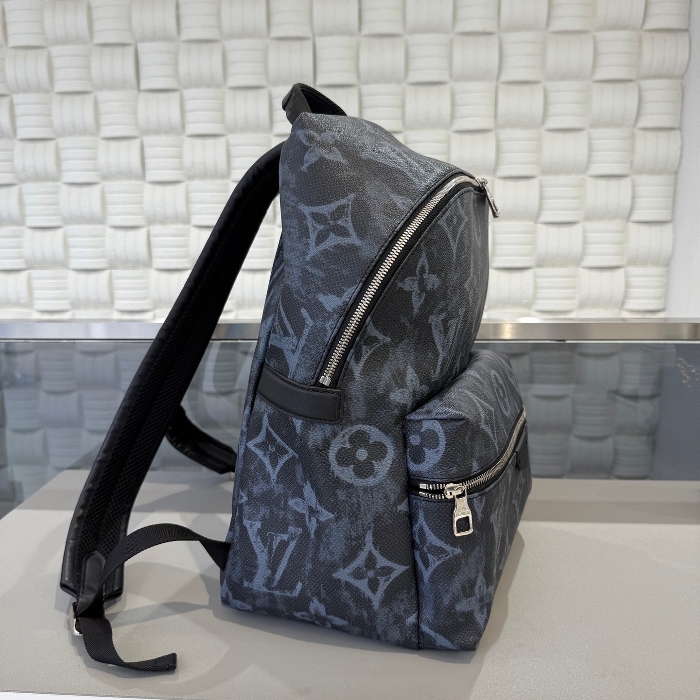 Louis Vuitton - Apollo Backpack - Coated canvas with leather trim - Black - (Medium)