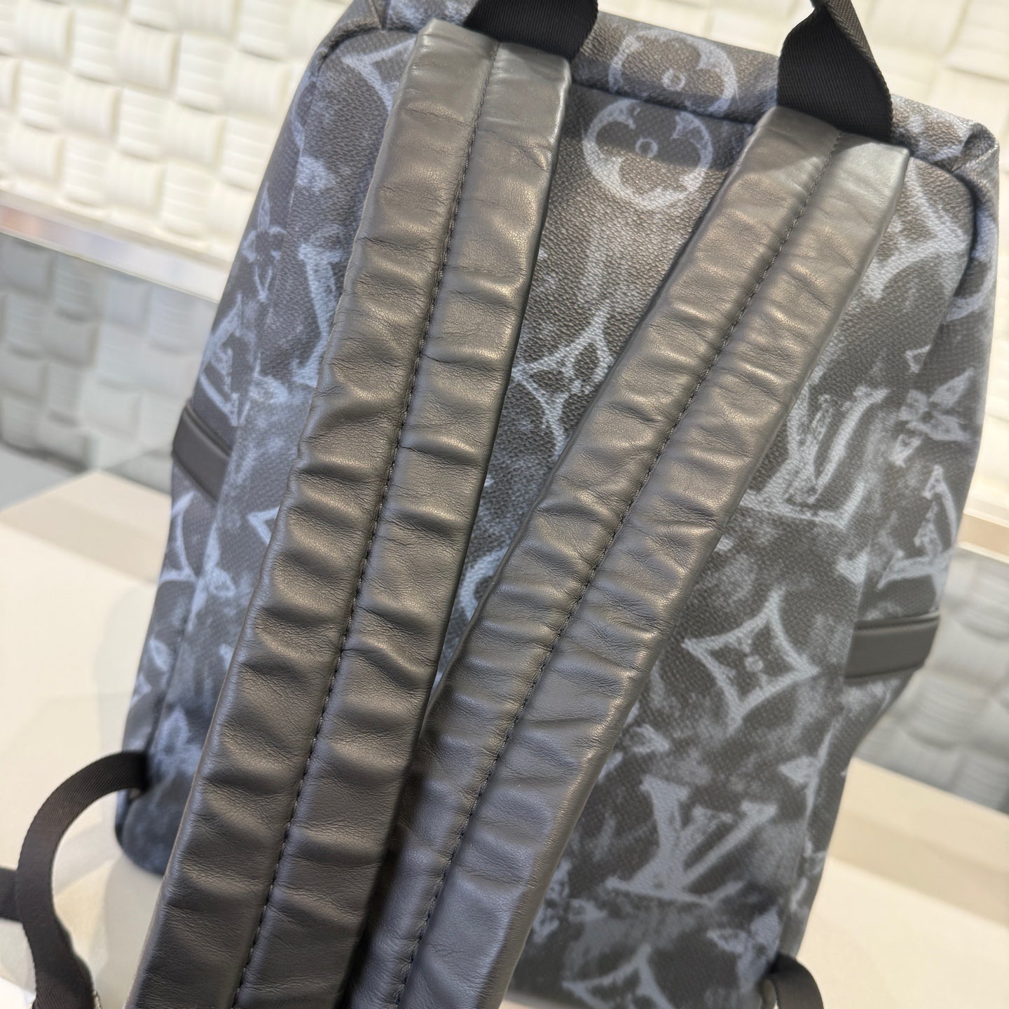 Louis Vuitton - Apollo Backpack - Coated canvas with leather trim - Black - (Medium)