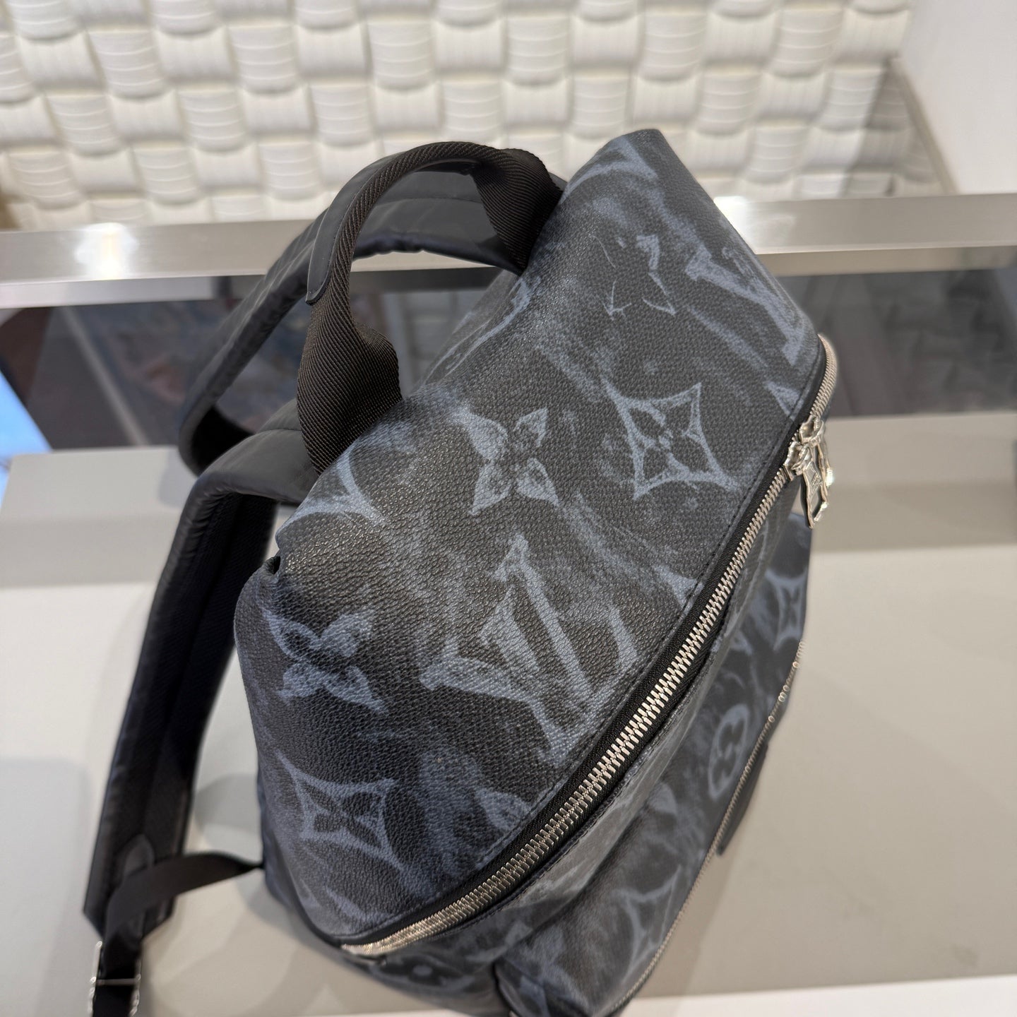Louis Vuitton - Apollo Backpack - Coated canvas with leather trim - Black - (Medium)