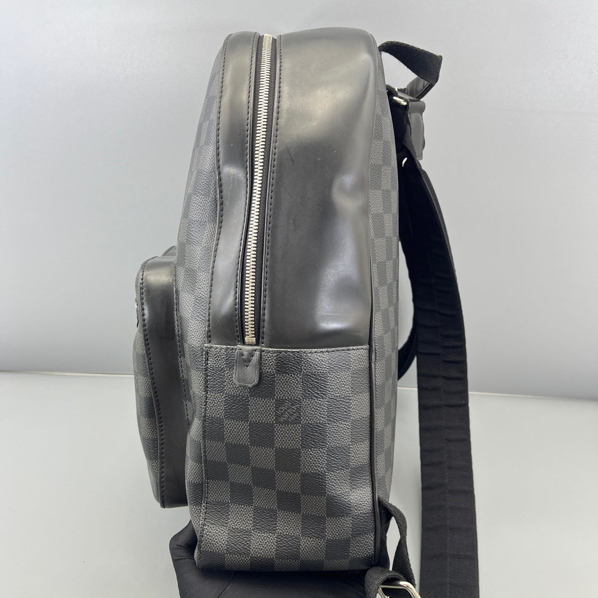 Louis Vuitton - Apollo Backpack - Synthetic - Black - (medium)
