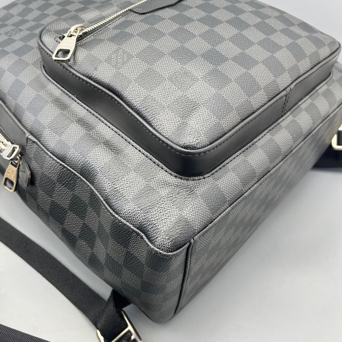 Louis Vuitton - Apollo Backpack - Synthetic - Black - (medium)