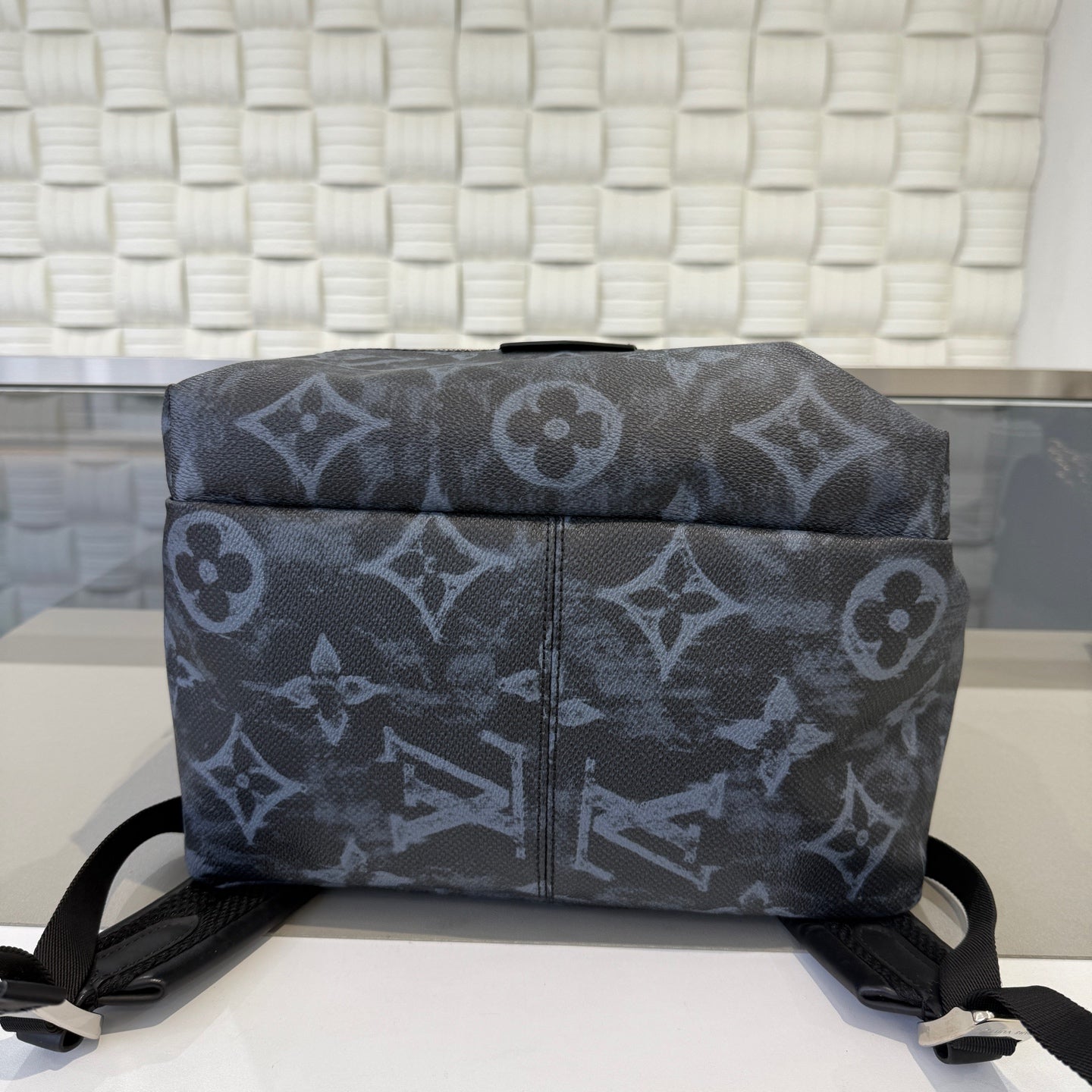 Louis Vuitton - Apollo - Synthetic - Black - (large)