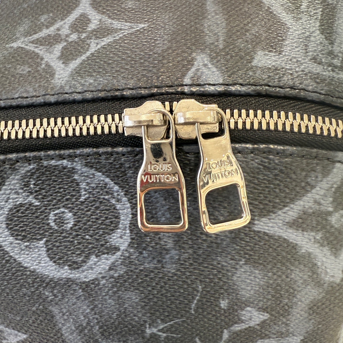 Louis Vuitton - Apollo - Synthetic - Black - (large)