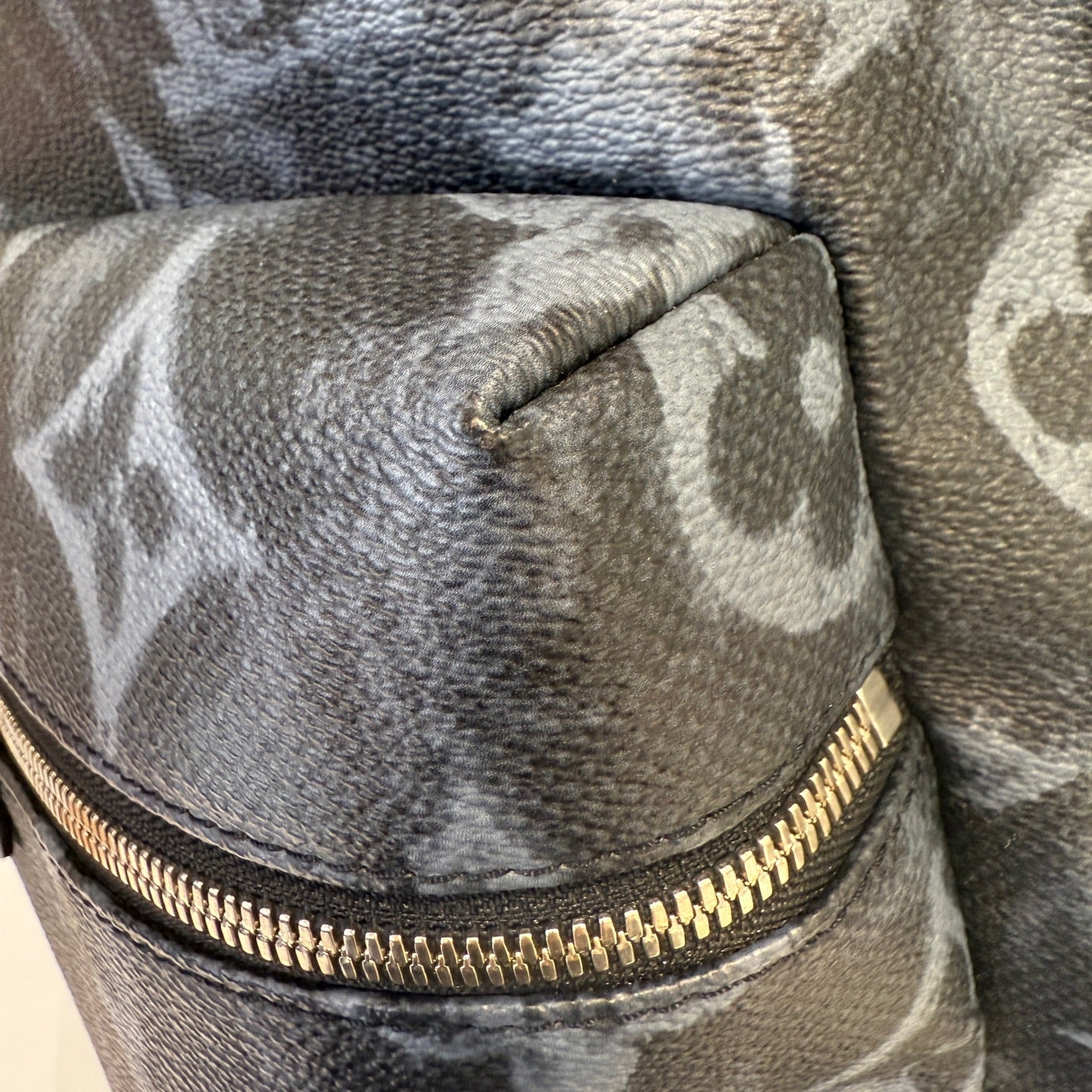 Louis Vuitton - Apollo - Synthetic - Black - (large)