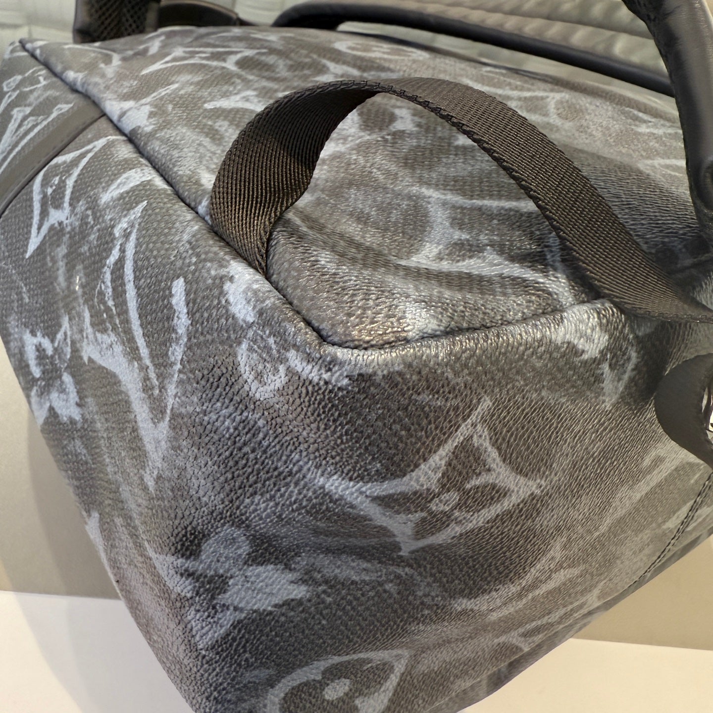 Louis Vuitton - Apollo - Synthetic - Black - (large)