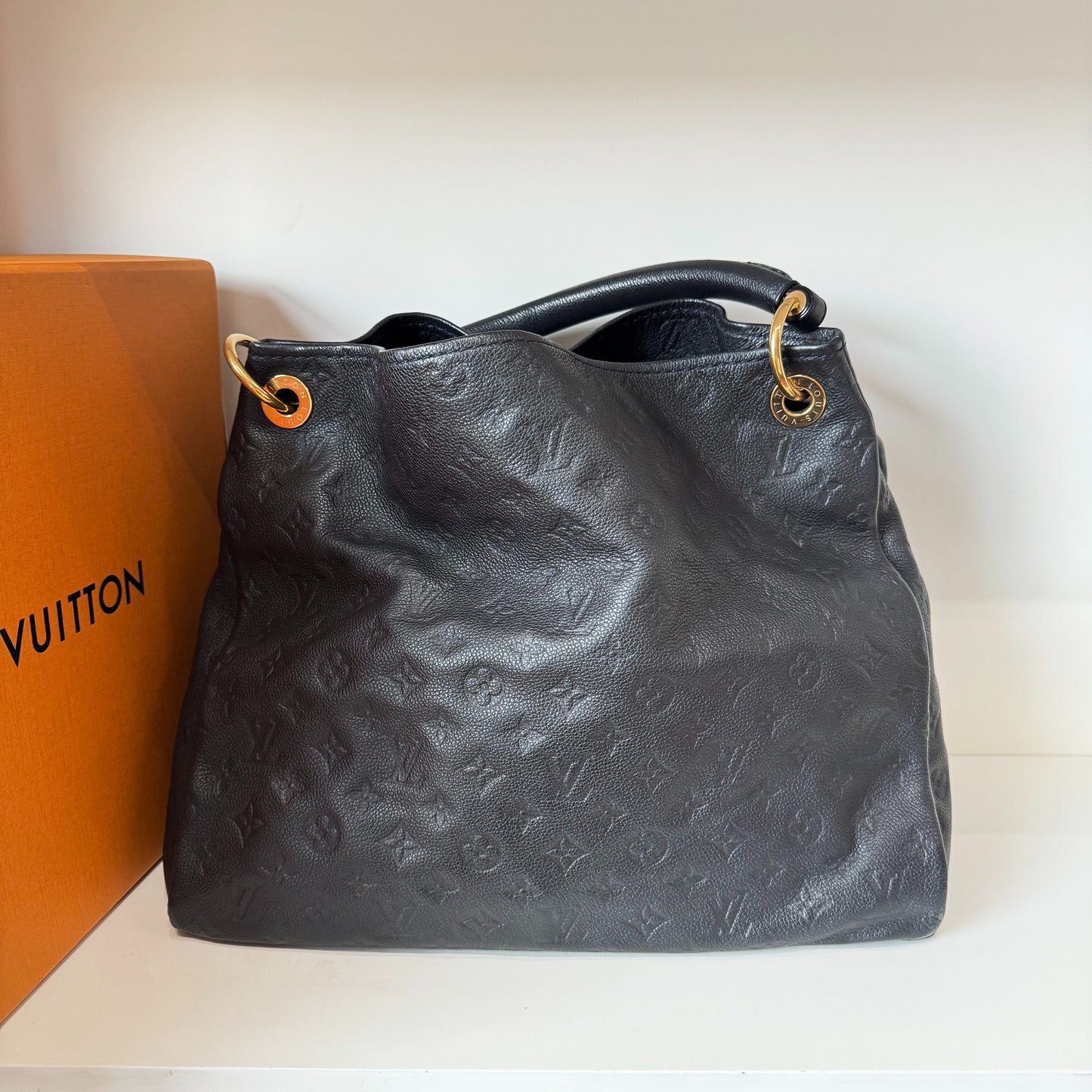 Louis Vuitton - Artsy - Leather - Black - (medium)