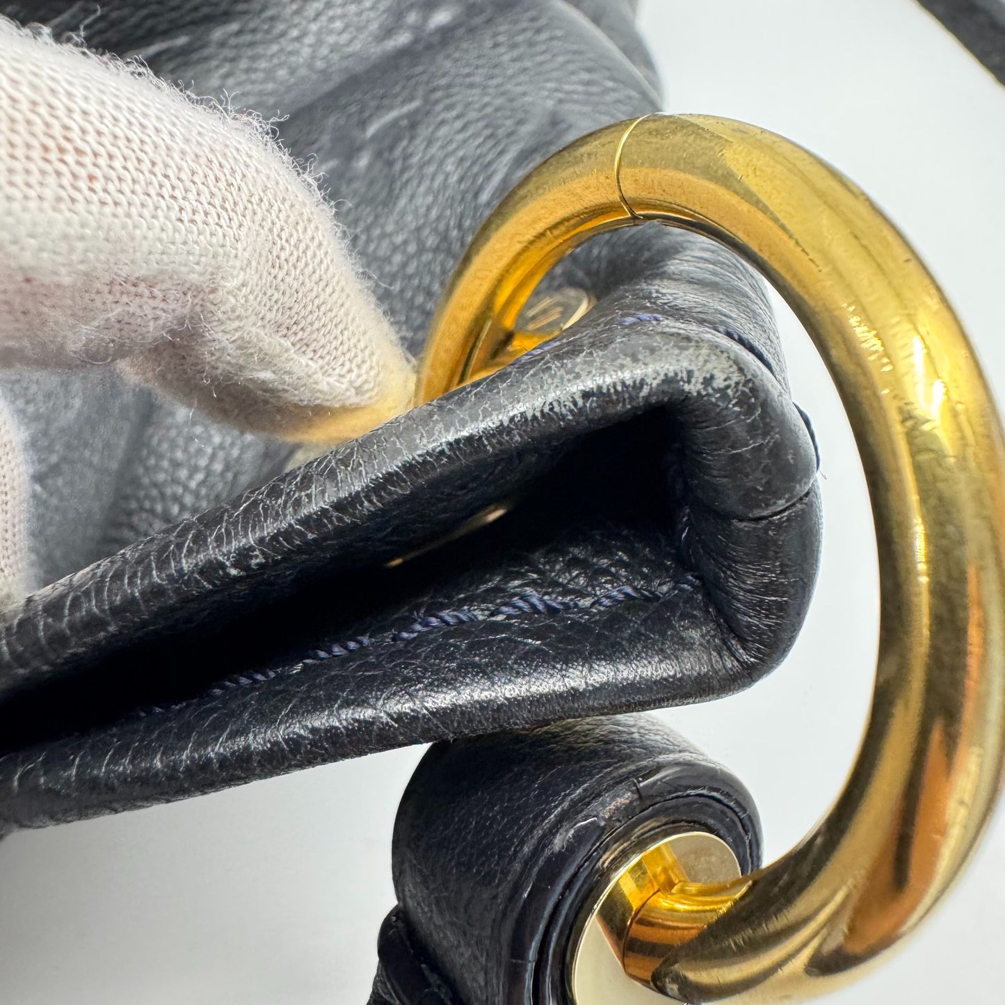 Louis Vuitton - Artsy - Leather - Black - (medium)