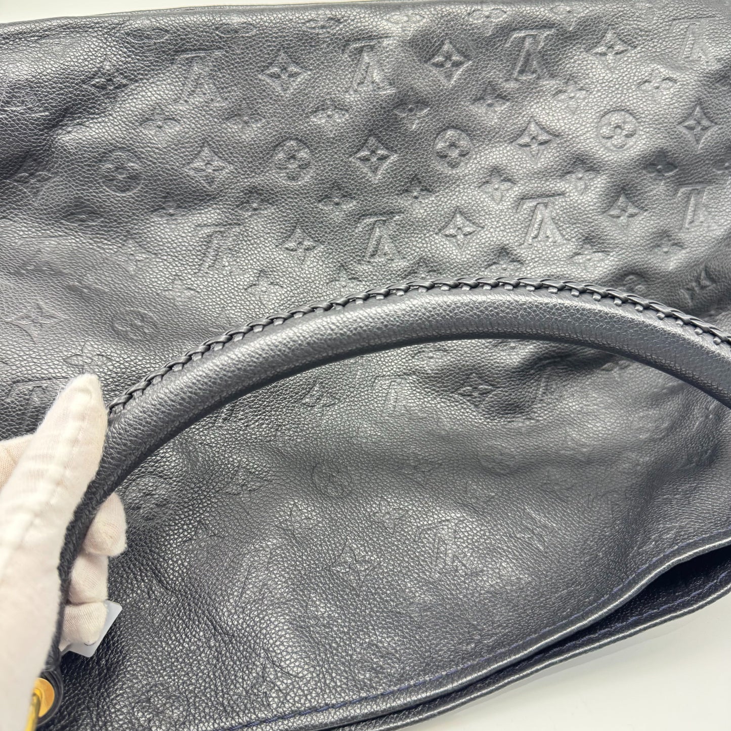 Louis Vuitton - Artsy - Leather - Black - (medium)