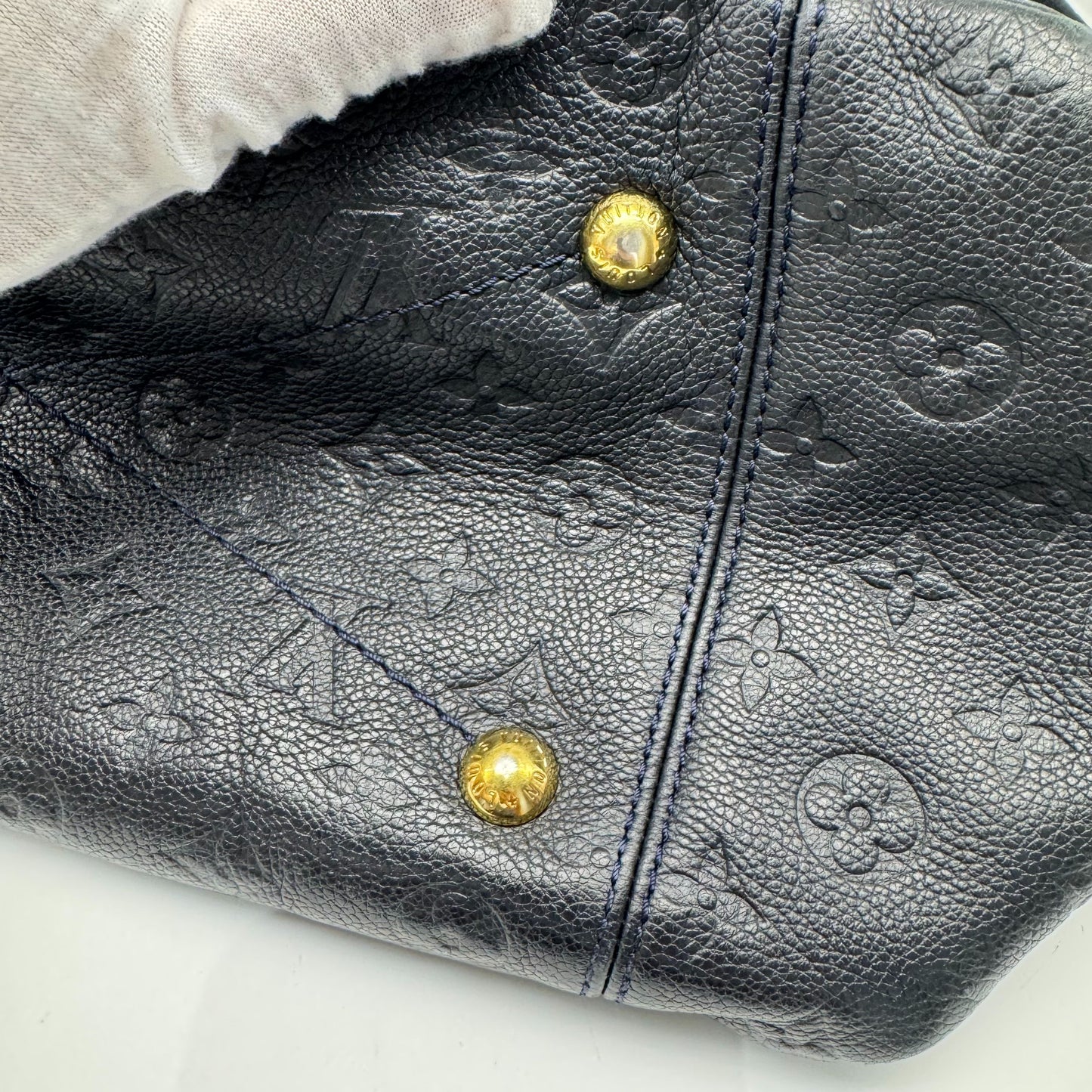 Louis Vuitton - Artsy - Leather - Black - (medium)