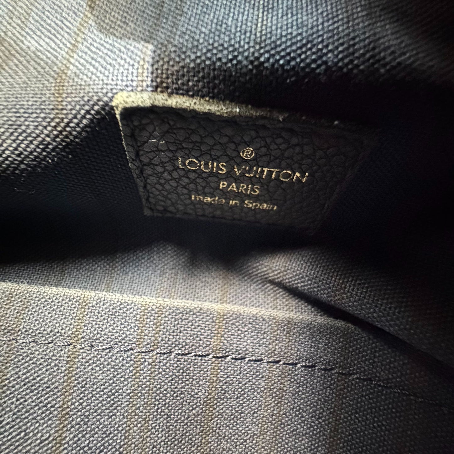 Louis Vuitton - Artsy - Leather - Black - (medium)