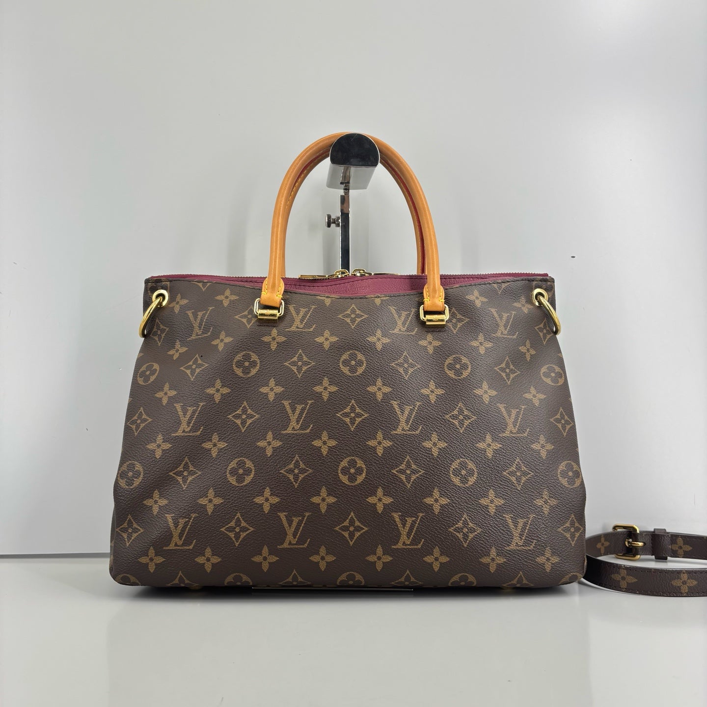 Louis Vuitton - Artsy - Leather - Multicolour - (medium)