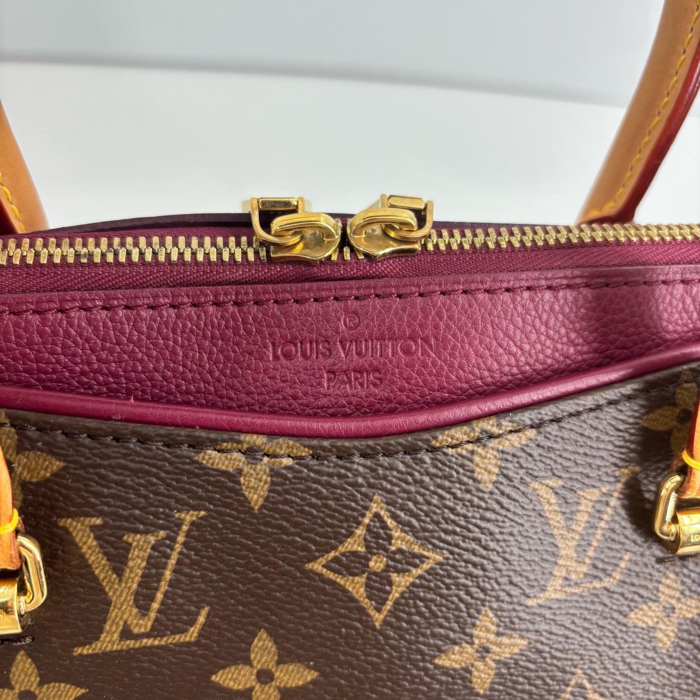 Louis Vuitton - Artsy - Leather - Multicolour - (medium)