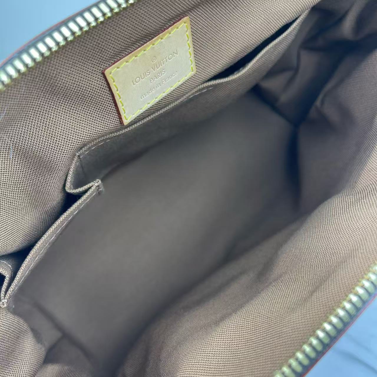 Louis Vuitton - Artsy - Monogram coated canvas with Vachetta leather trim - Brown - (small)