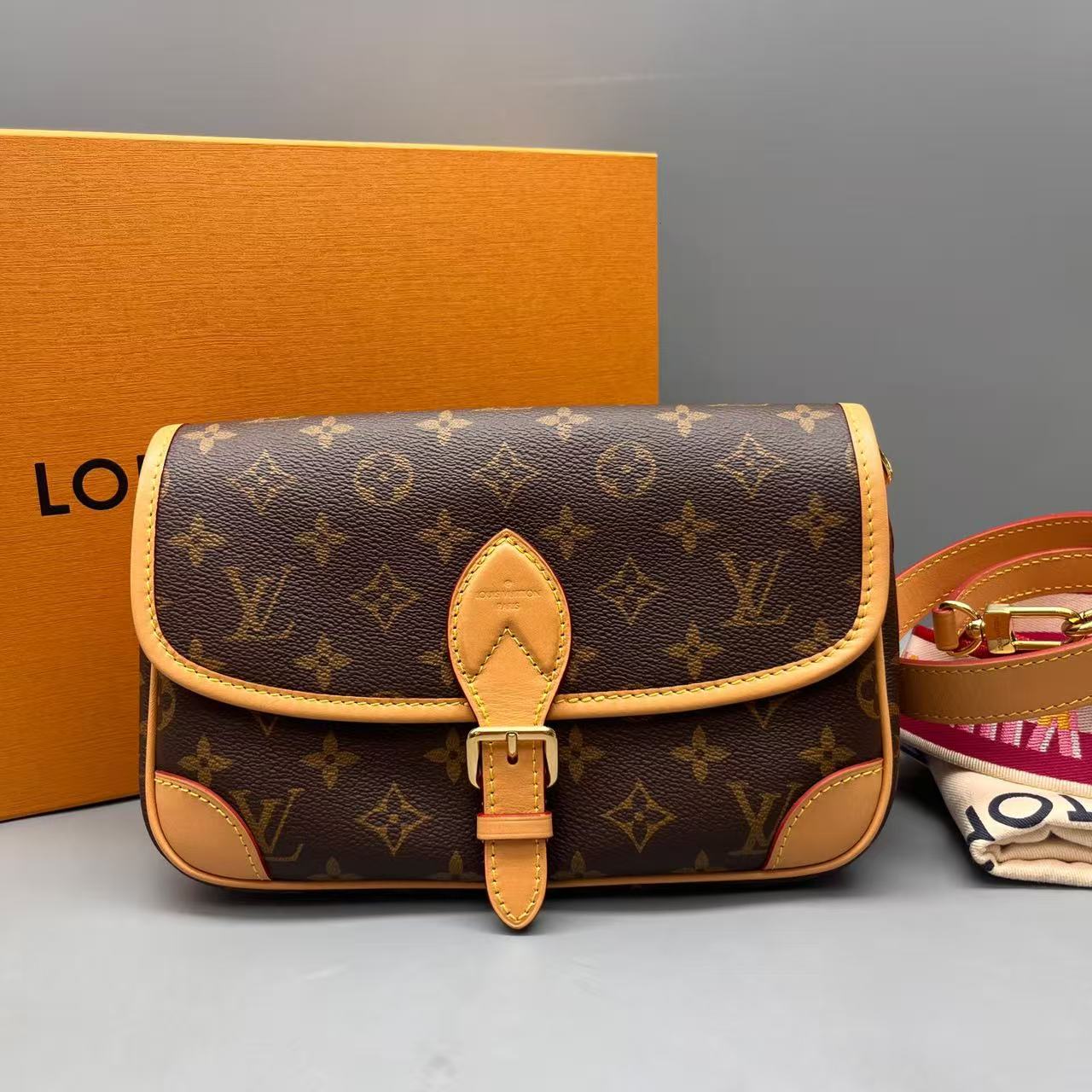 Louis Vuitton - Baguette Bag - Monogram coated canvas with natural Vachetta leather trim - Brown - (small)