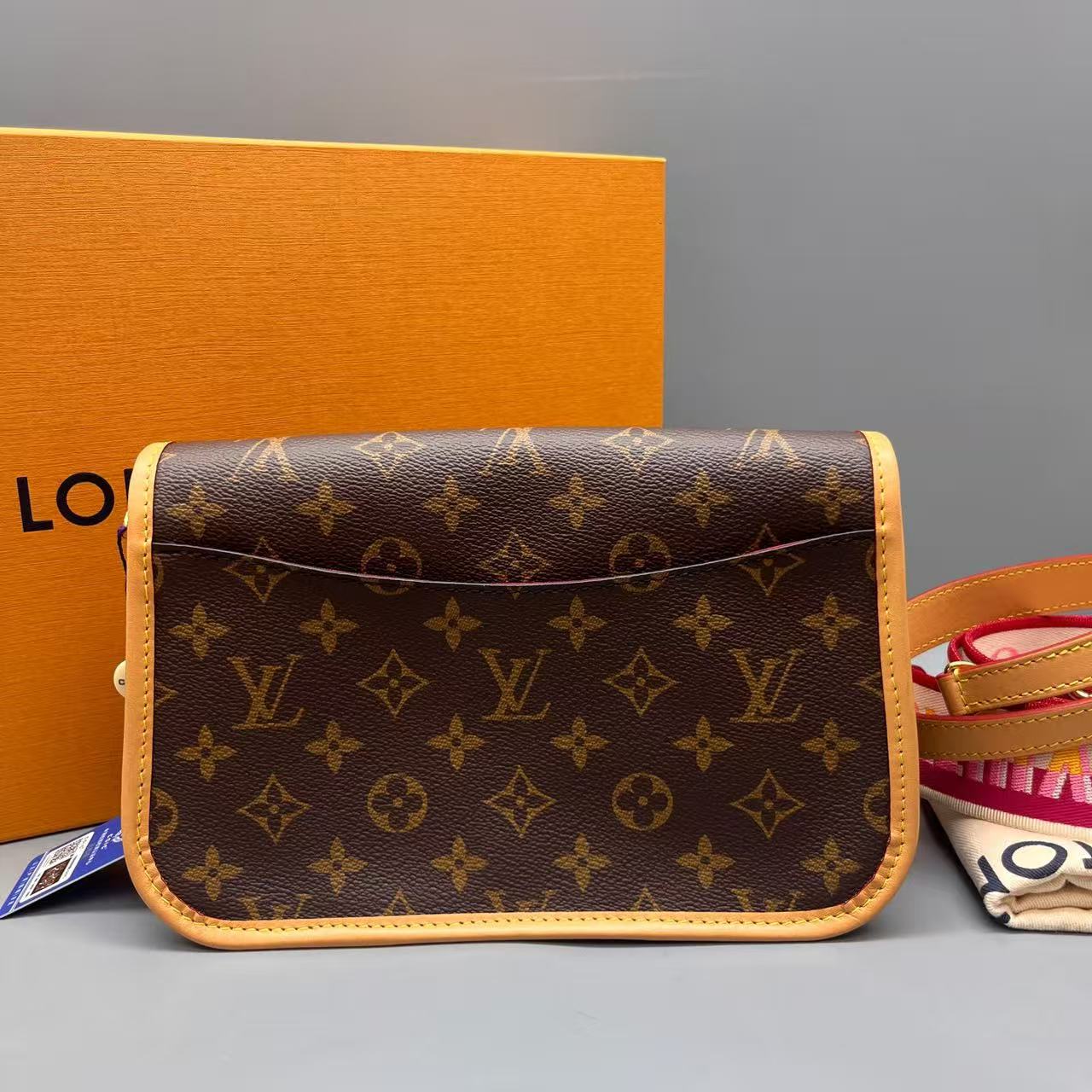 Louis Vuitton - Baguette Bag - Monogram coated canvas with natural Vachetta leather trim - Brown - (small)