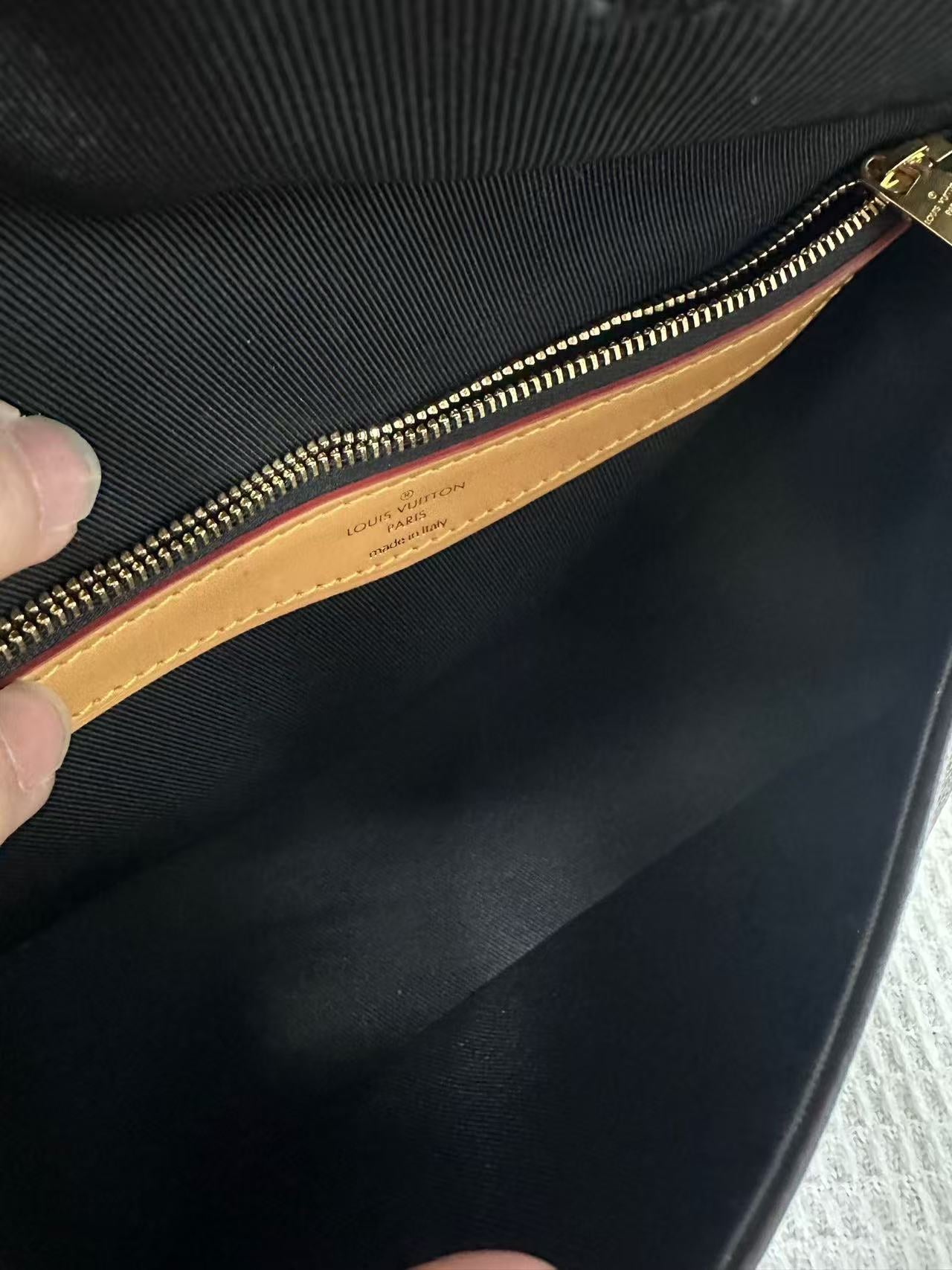 Louis Vuitton - Baguette Flap Bag - Monogram coated canvas with Vachetta leather trim - Brown - (small)