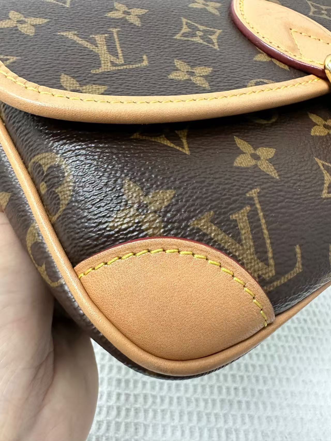 Louis Vuitton - Baguette Flap Bag - Monogram coated canvas with Vachetta leather trim - Brown - (small)
