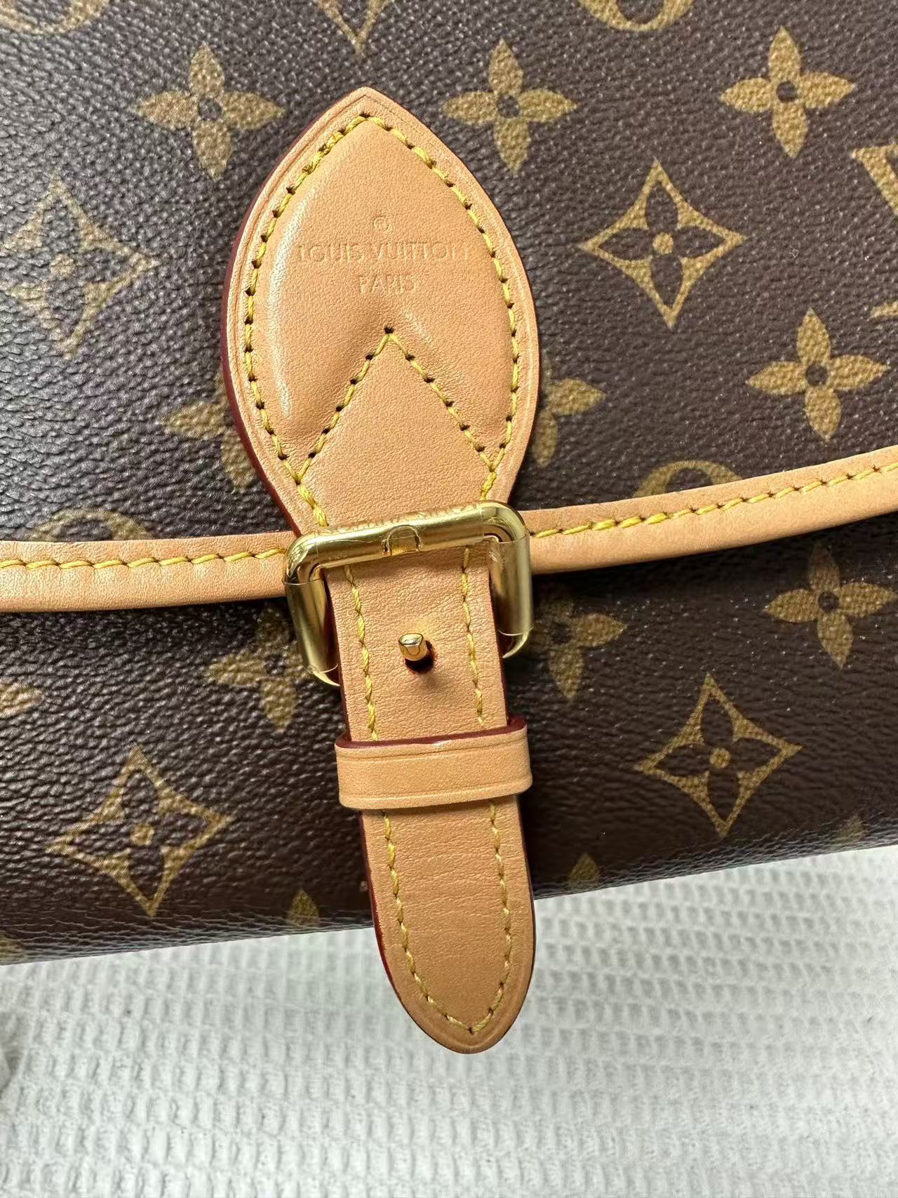 Louis Vuitton - Baguette Flap Bag - Monogram coated canvas with Vachetta leather trim - Brown - (small)