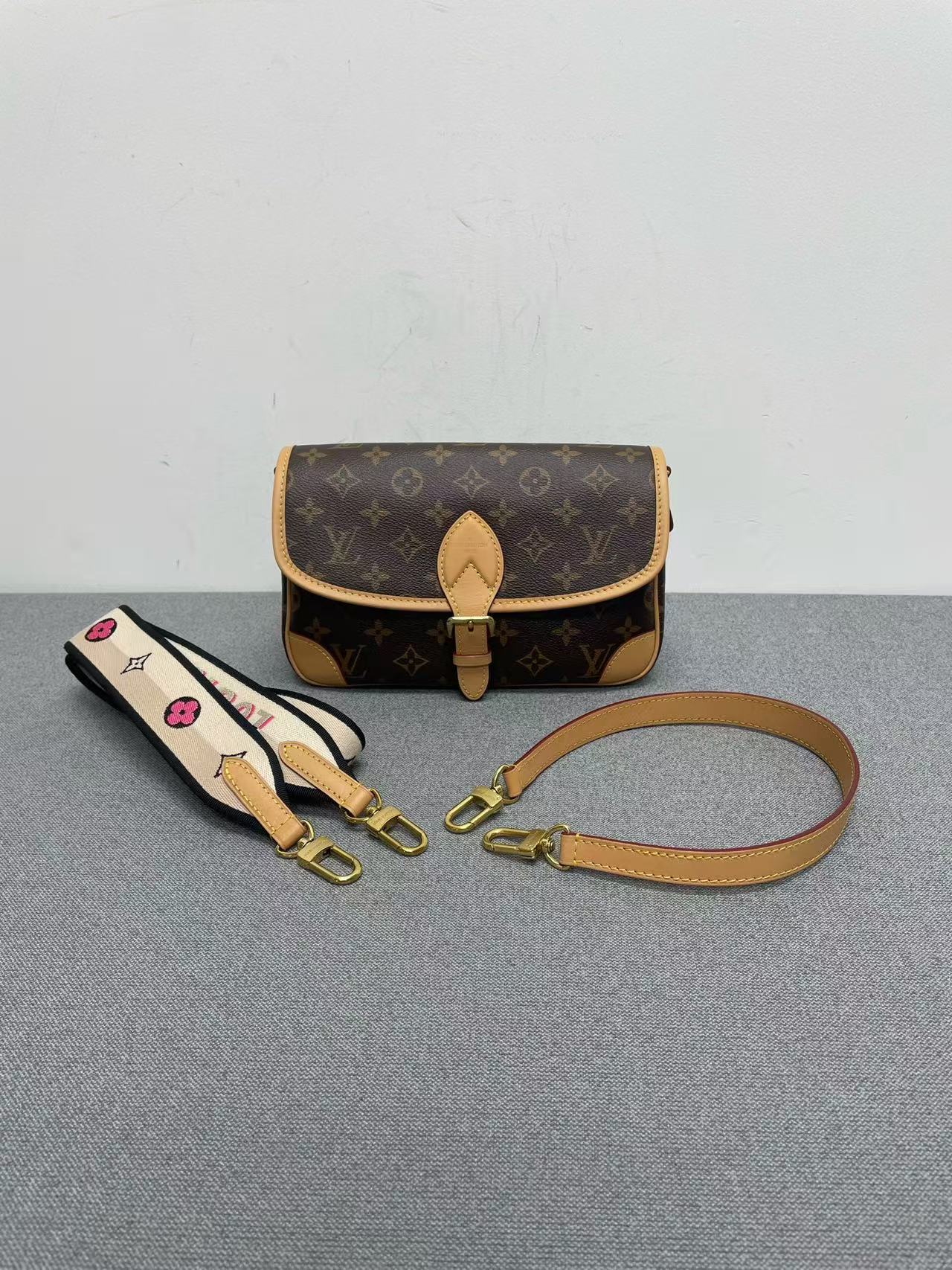 Louis Vuitton - Baguette - Monogram canvas with Vachetta leather trim - Brown - (small)