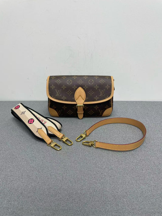 Louis Vuitton - Baguette - Monogram canvas with Vachetta leather trim - Brown - (small)