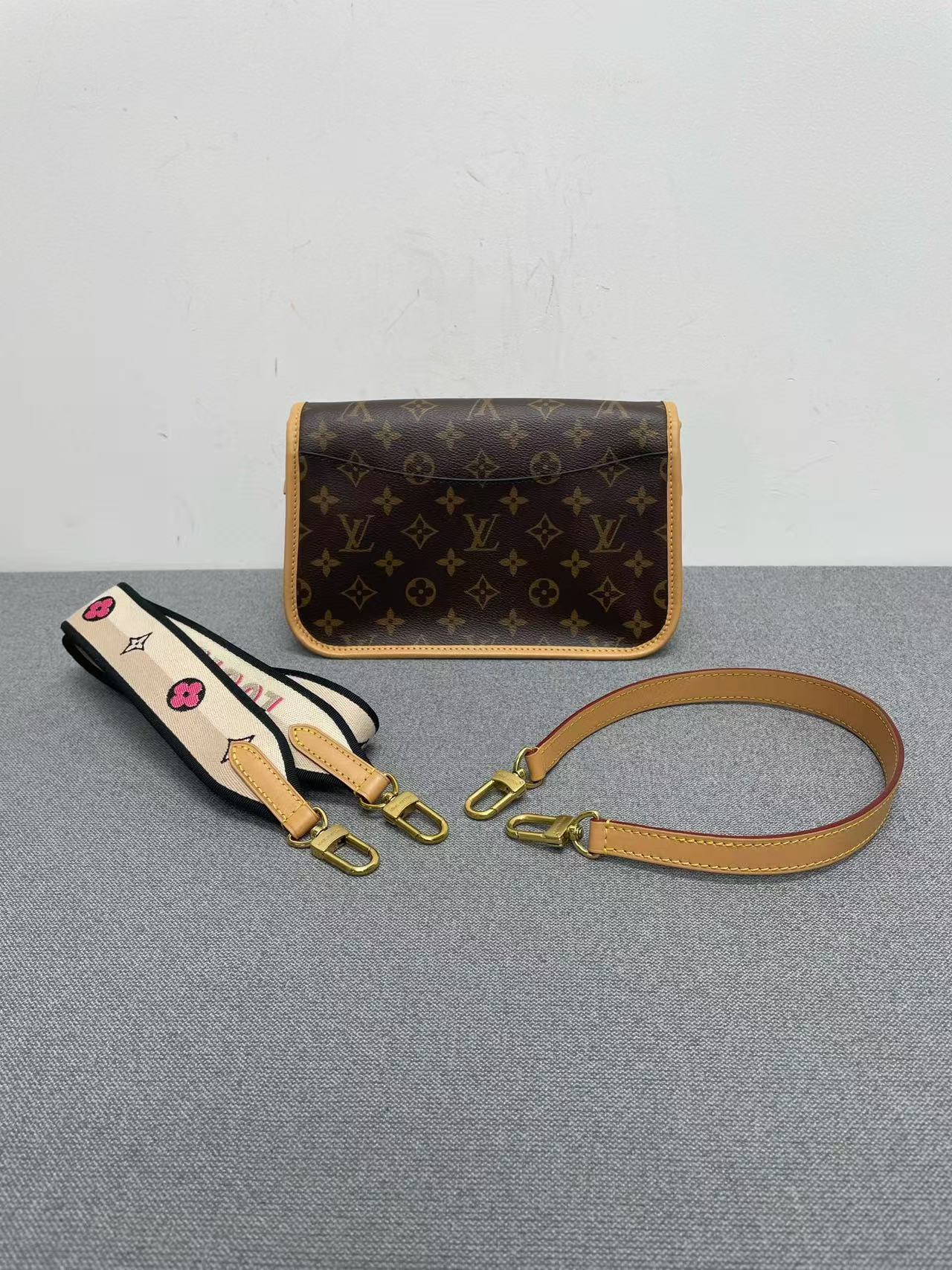 Louis Vuitton - Baguette - Monogram canvas with Vachetta leather trim - Brown - (small)