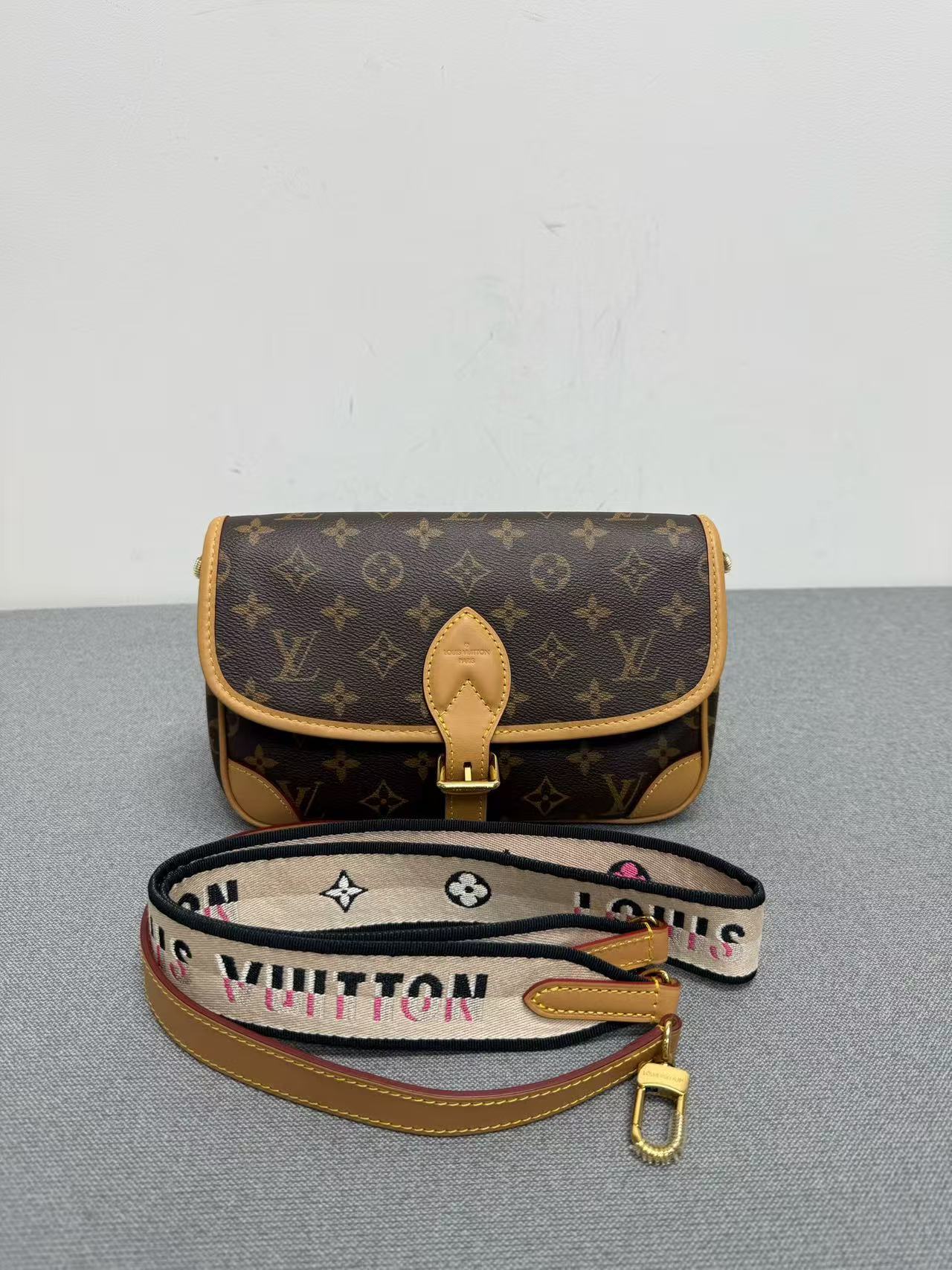 Louis Vuitton - Baguette - Monogram coated canvas with natural Vachetta leather trim and fabric strap - Brown - (small)