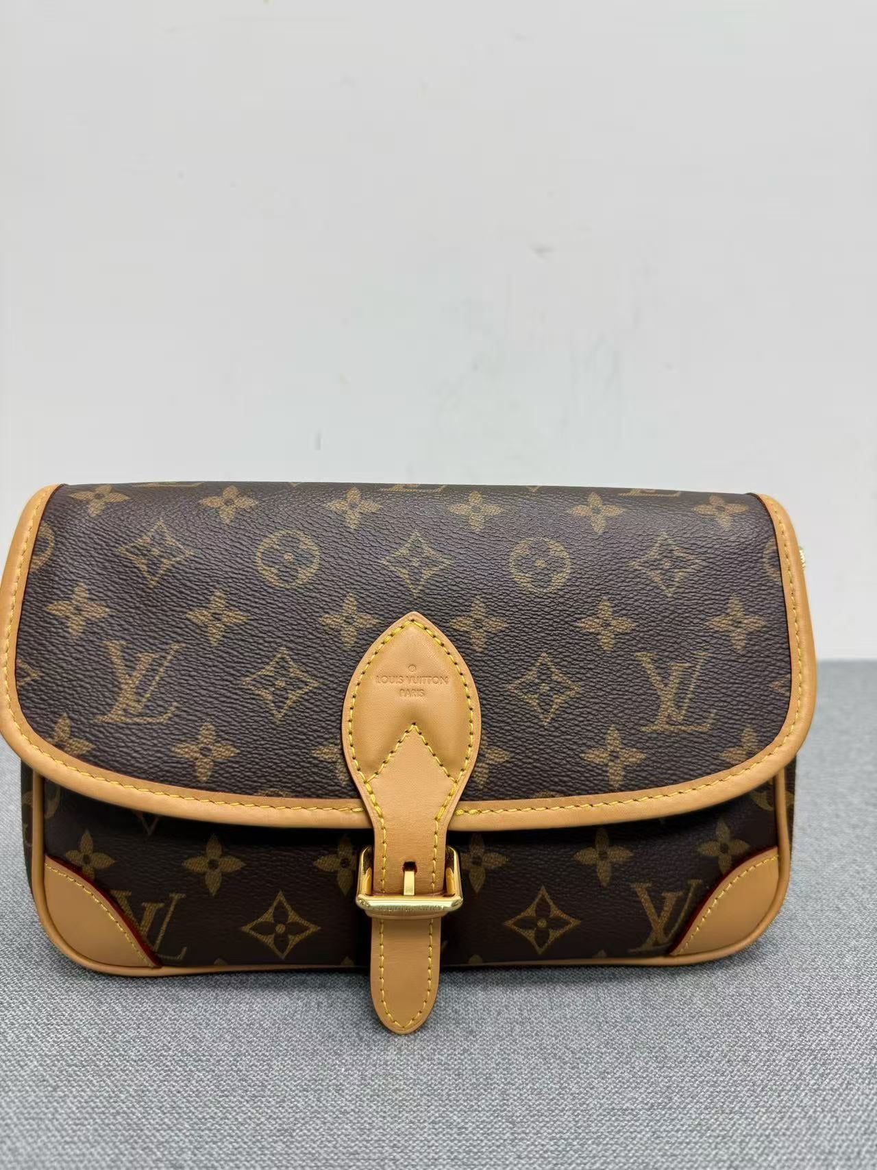 Louis Vuitton - Baguette - Monogram coated canvas with natural Vachetta leather trim and fabric strap - Brown - (small)