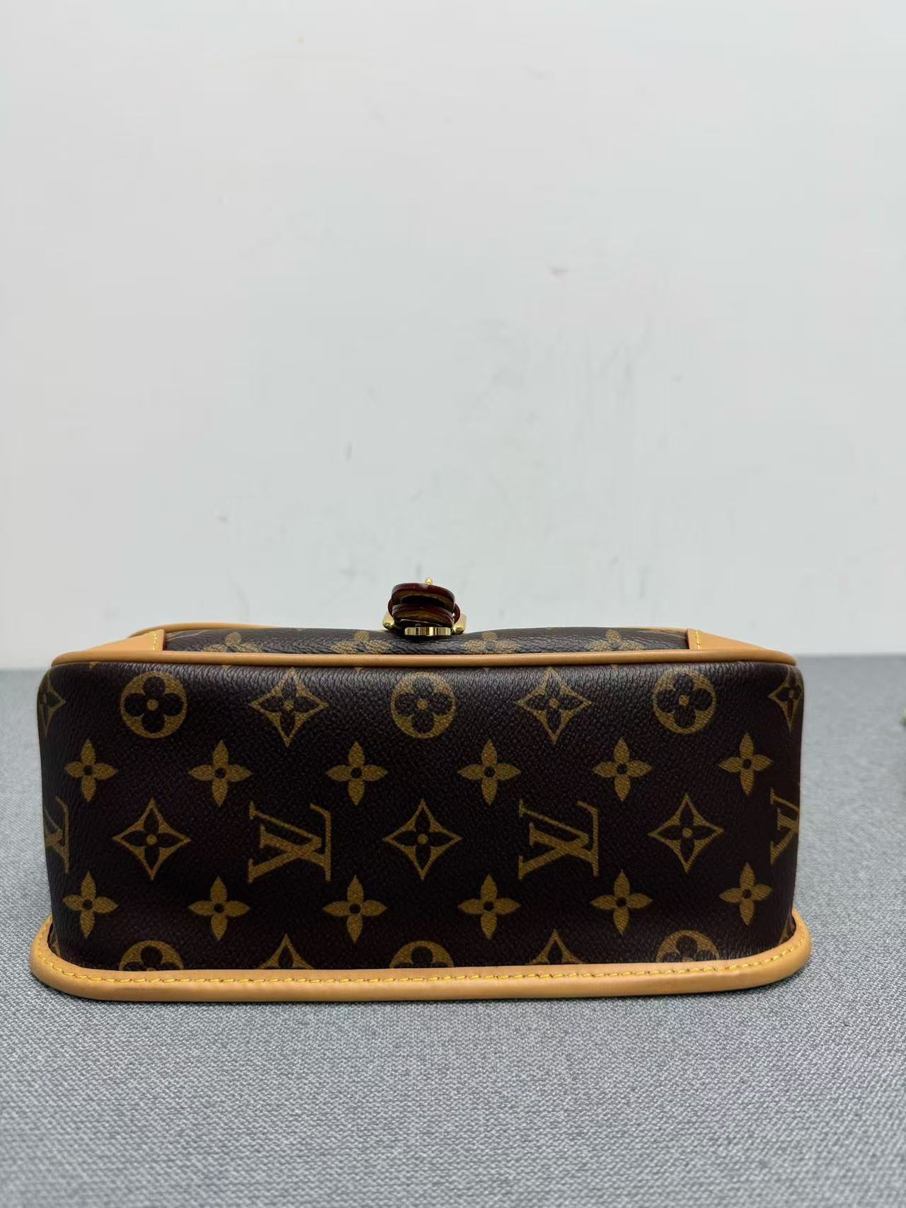 Louis Vuitton - Baguette - Monogram coated canvas with natural Vachetta leather trim and fabric strap - Brown - (small)