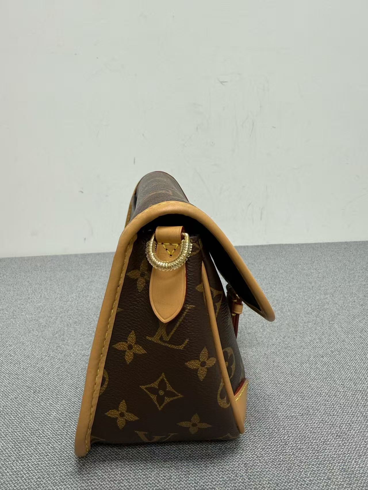 Louis Vuitton - Baguette - Monogram coated canvas with natural Vachetta leather trim and fabric strap - Brown - (small)