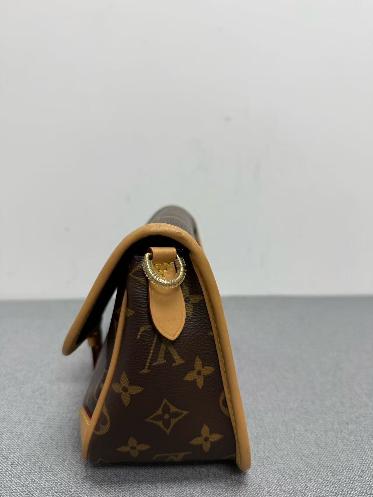 Louis Vuitton - Baguette - Monogram coated canvas with natural Vachetta leather trim and fabric strap - Brown - (small)