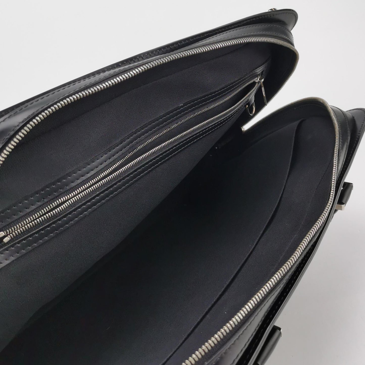 Louis Vuitton - Bassano - Leather - Black - (medium)