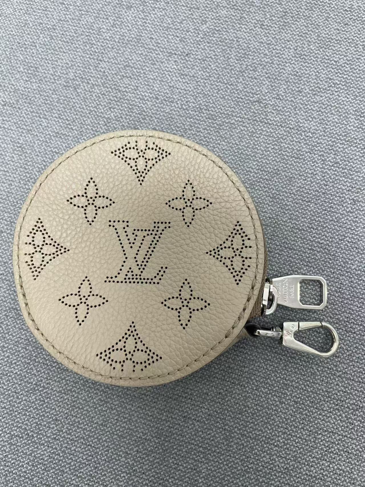 Louis Vuitton - Bella Bucket Bag - Mahina leather - Grey - (small)