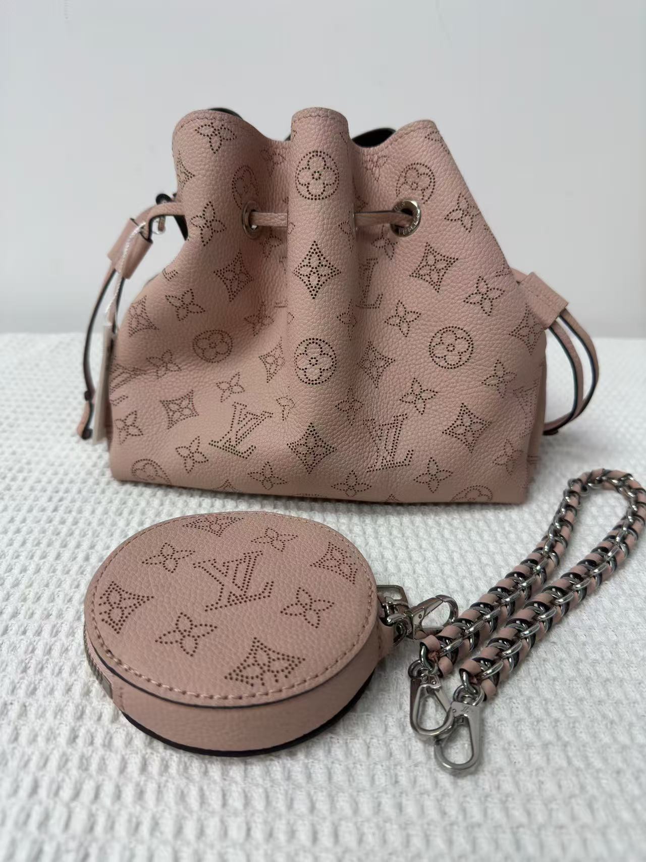Louis Vuitton - Bella Bucket Bag - Perforated Mahina calfskin leather - Pink - (small)
