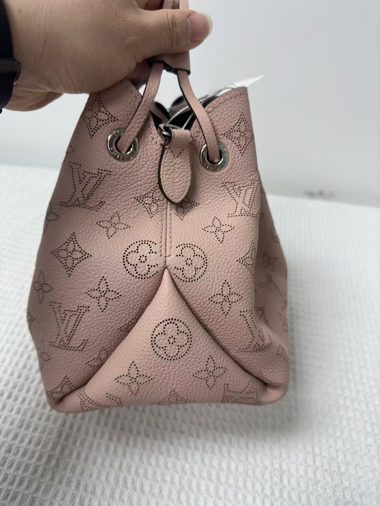 Louis Vuitton - Bella Bucket Bag - Perforated Mahina calfskin leather - Pink - (small)