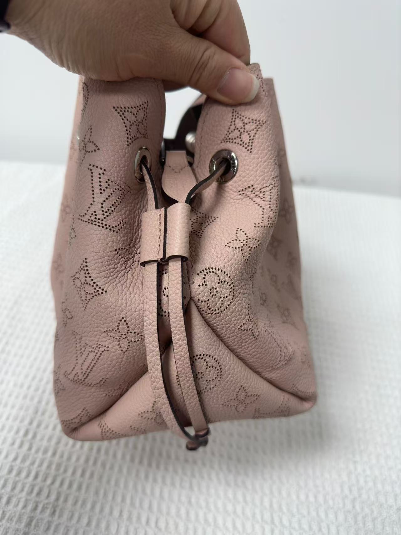 Louis Vuitton - Bella Bucket Bag - Perforated Mahina calfskin leather - Pink - (small)