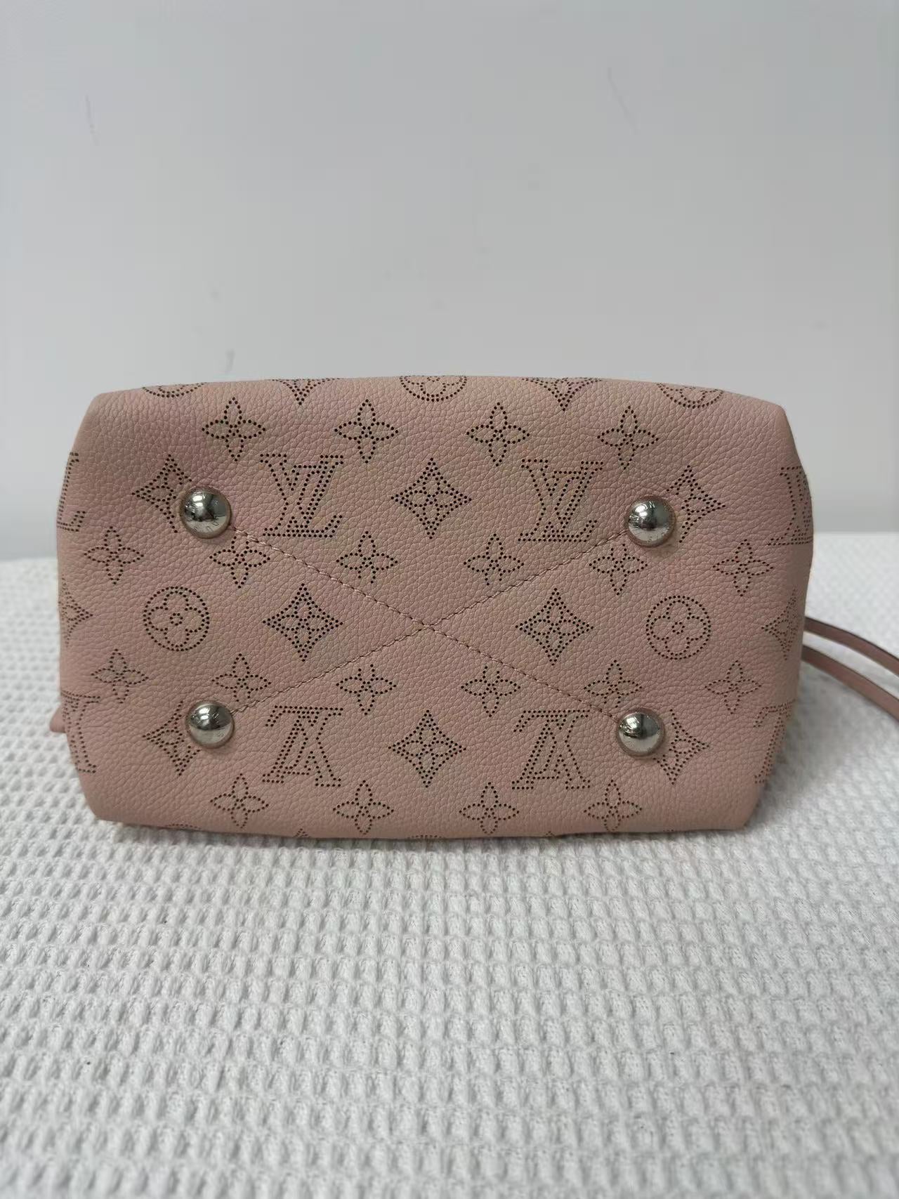 Louis Vuitton - Bella Bucket Bag - Perforated Mahina calfskin leather - Pink - (small)