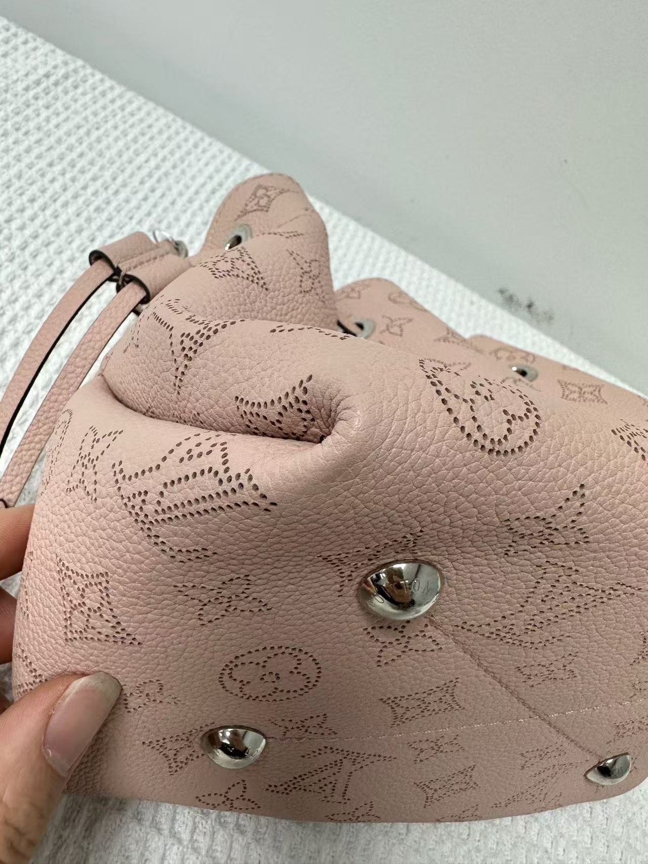 Louis Vuitton - Bella Bucket Bag - Perforated Mahina calfskin leather - Pink - (small)