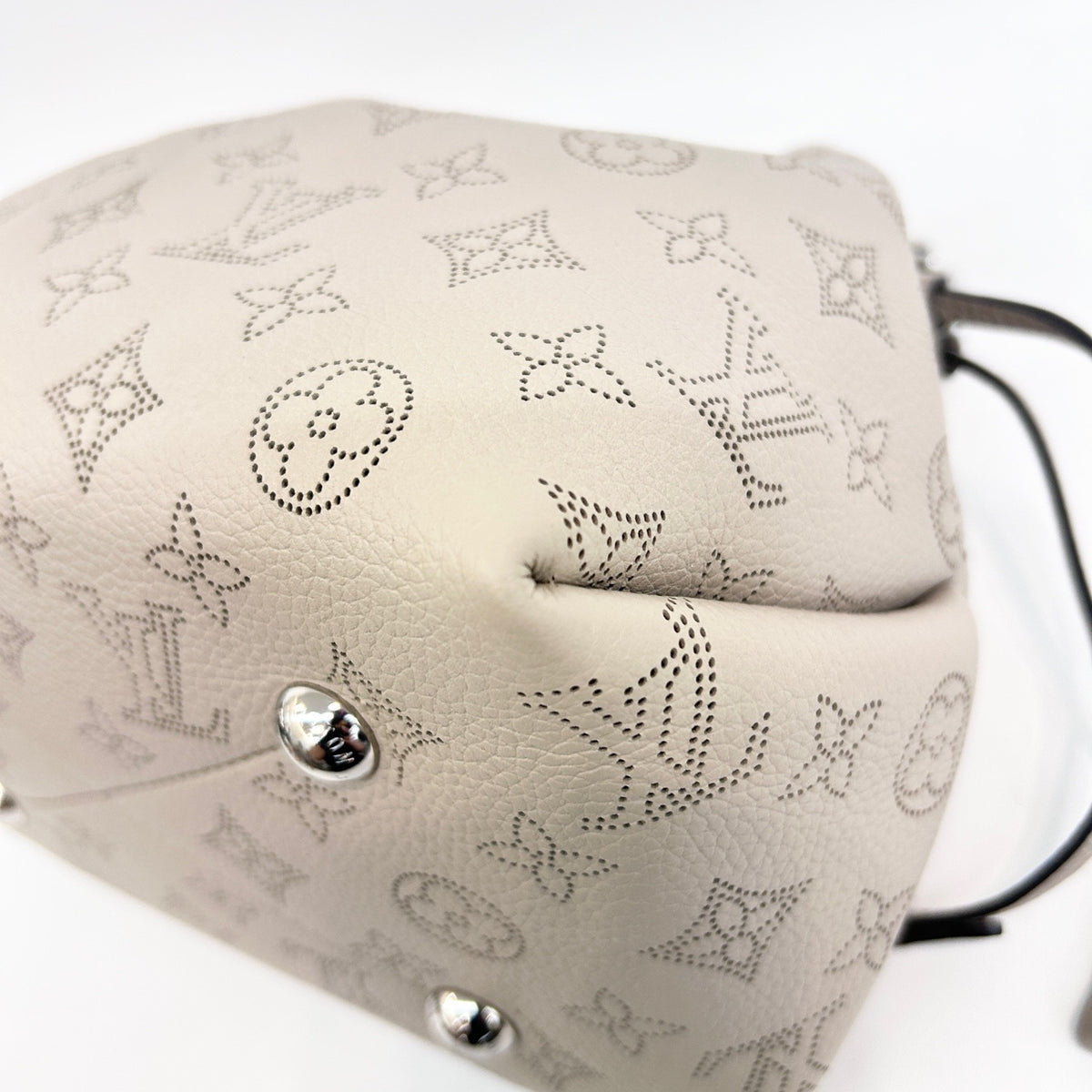 Louis Vuitton - Bella - Leather - Grey - (medium)