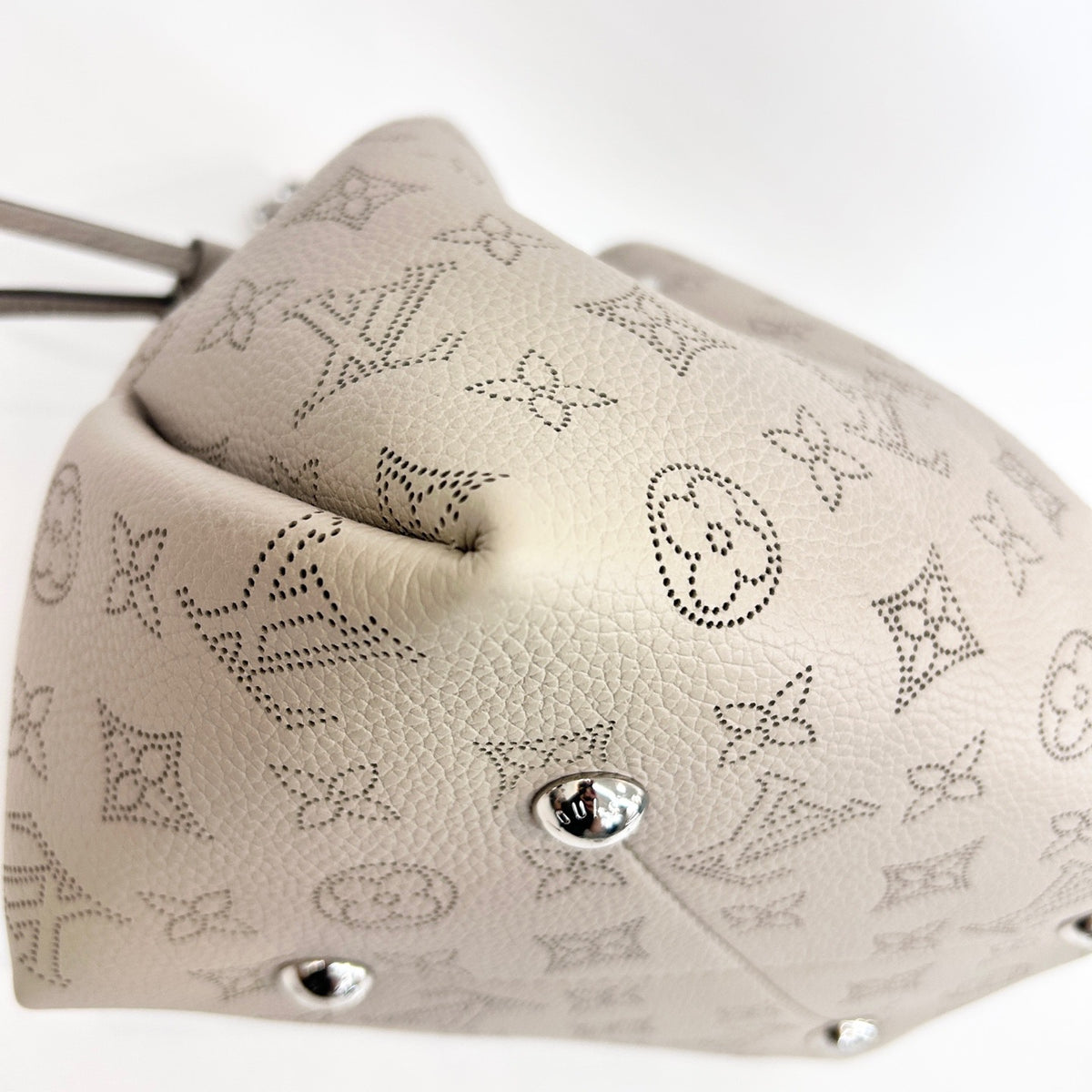 Louis Vuitton - Bella - Leather - Grey - (medium)