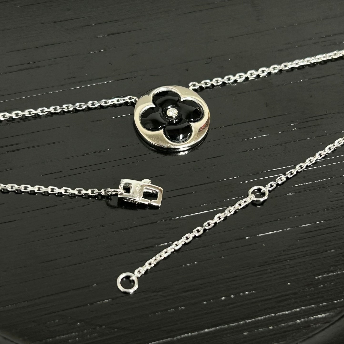 Louis Vuitton - Blossom - White gold - Silver