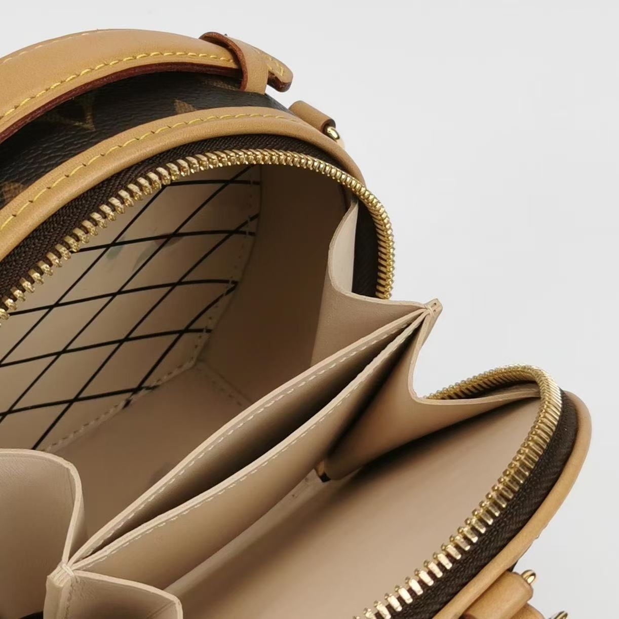 Louis Vuitton - Boite Chapeau - Monogram coated canvas with natural cowhide leather trim - Brown - (mini)