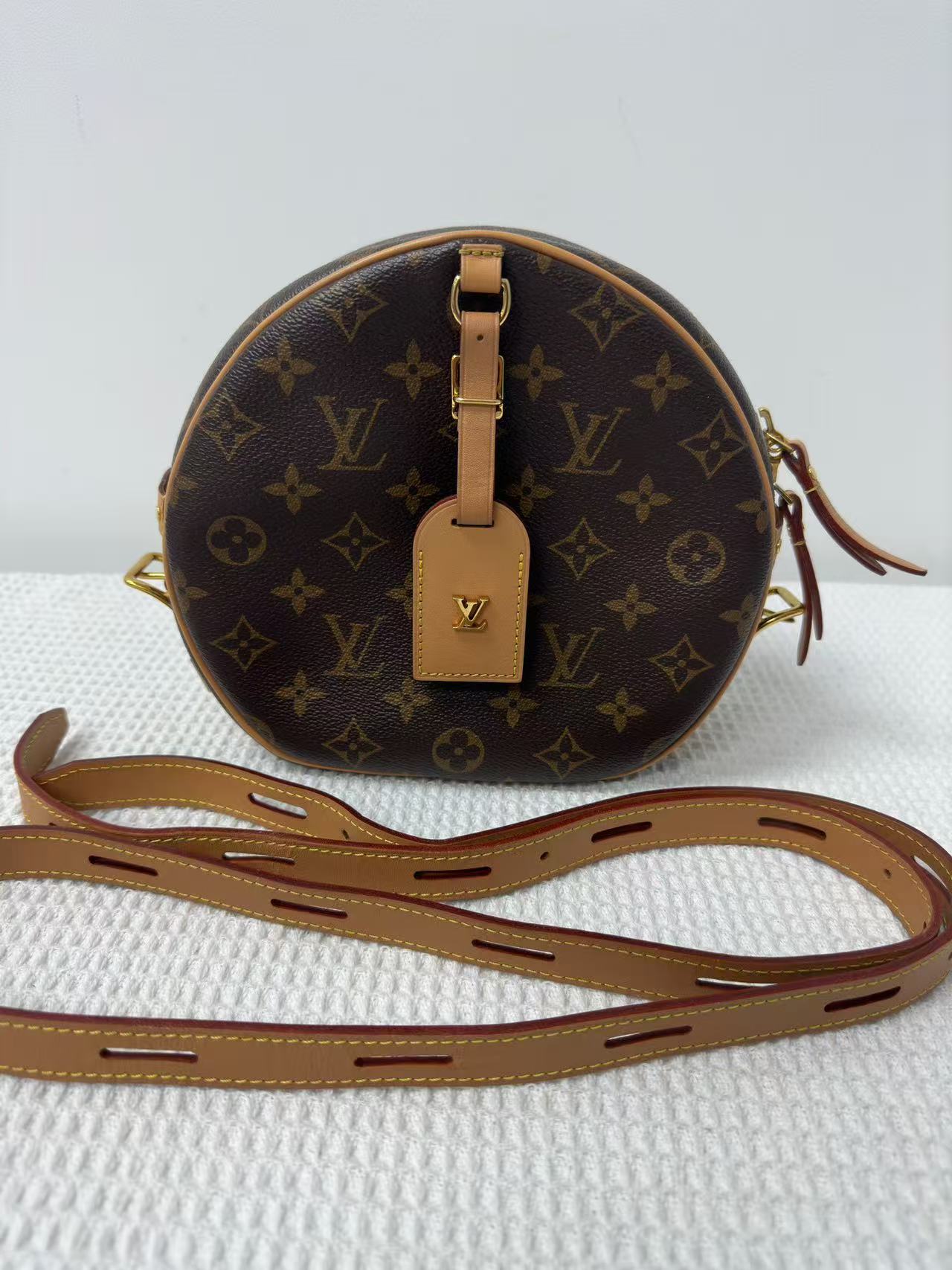 Louis Vuitton - Boite Chapeau Souple - Monogram Canvas with Vachetta leather trim - Brown - (Small)