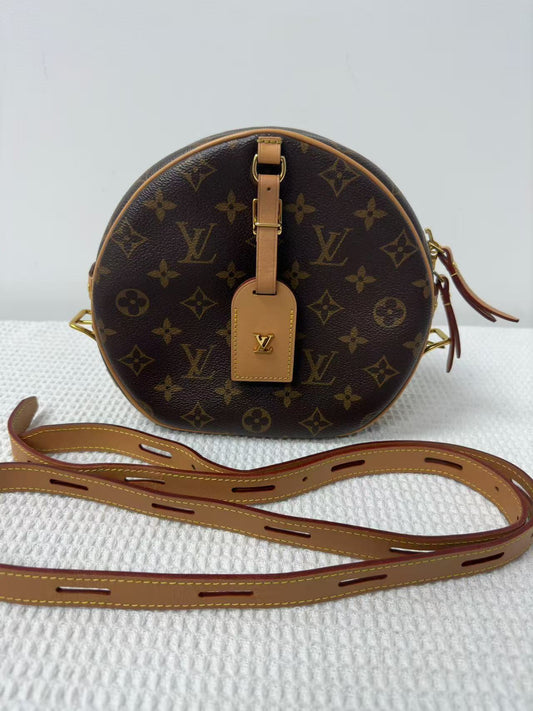 Louis Vuitton - Boite Chapeau Souple - Monogram Canvas with Vachetta leather trim - Brown - (Small)