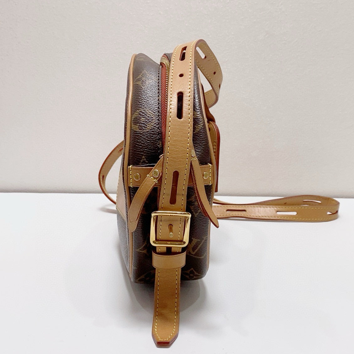 Louis Vuitton - Boite Chapeau Souple - Monogram coated canvas with Vachetta leather trim - Brown - (medium)